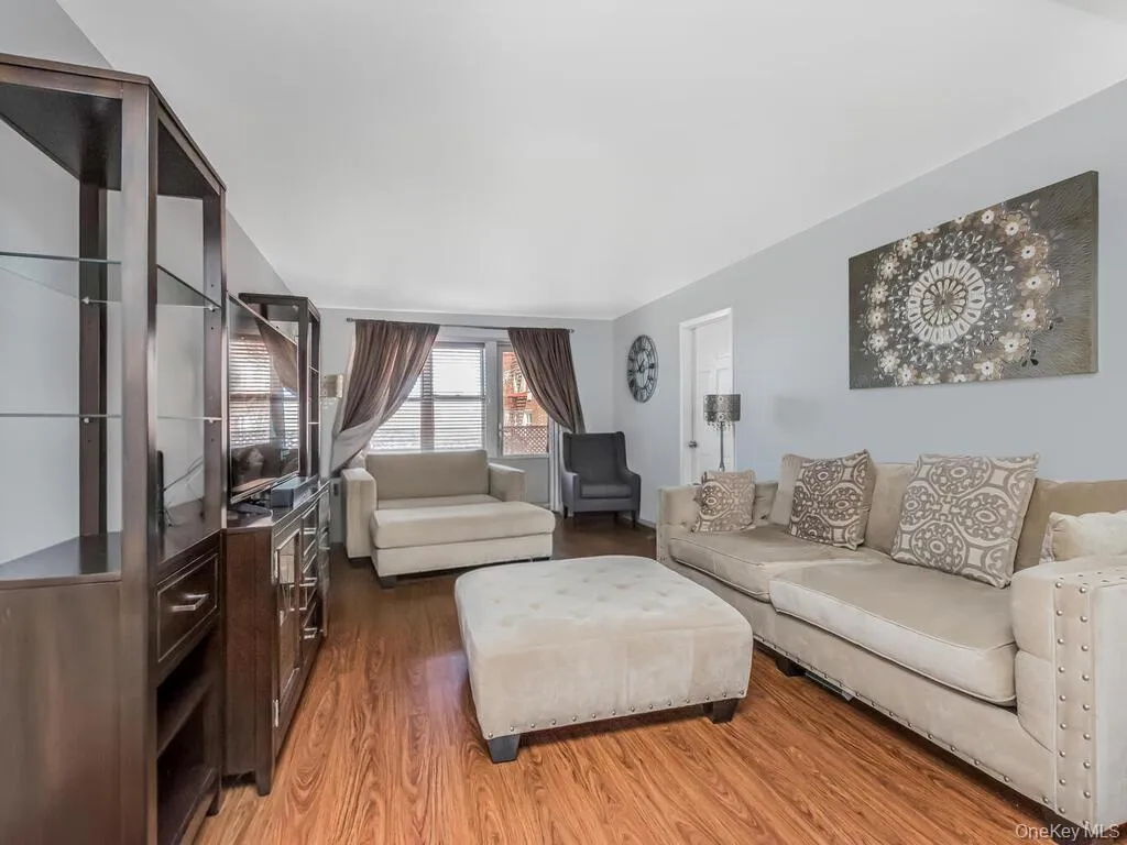 11 Balint Drive, Yonkers, NY, 3 Bedrooms Bedrooms, 5 Rooms Rooms,2 BathroomsBathrooms,Residential,For Rent,Balint,0,983176 11 Balint Drive, Yonkers, NY, 3 Bedrooms Bedrooms, 5 Rooms Rooms,2 BathroomsBathrooms,Residential,For Rent,Balint,0,983176