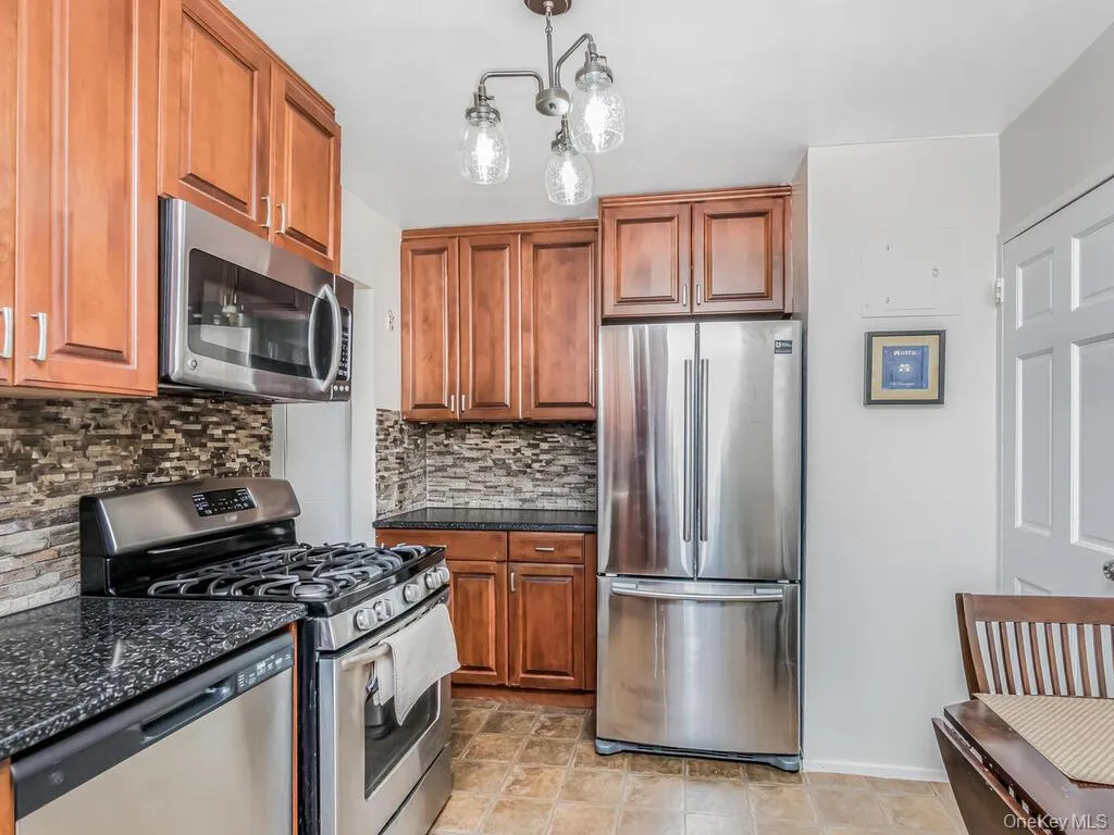 11 Balint Drive, Yonkers, NY, 3 Bedrooms Bedrooms, 5 Rooms Rooms,2 BathroomsBathrooms,Residential,For Rent,Balint,0,983176 11 Balint Drive, Yonkers, NY, 3 Bedrooms Bedrooms, 5 Rooms Rooms,2 BathroomsBathrooms,Residential,For Rent,Balint,0,983176