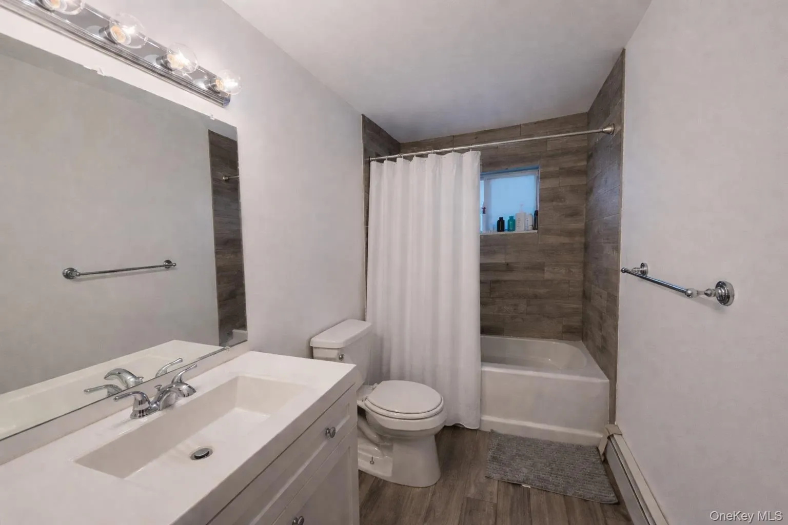 Photos may include digitally enhanced furnishings for visualization purposes only. Photos may include digitally enhanced furnishings for visualization purposes only.