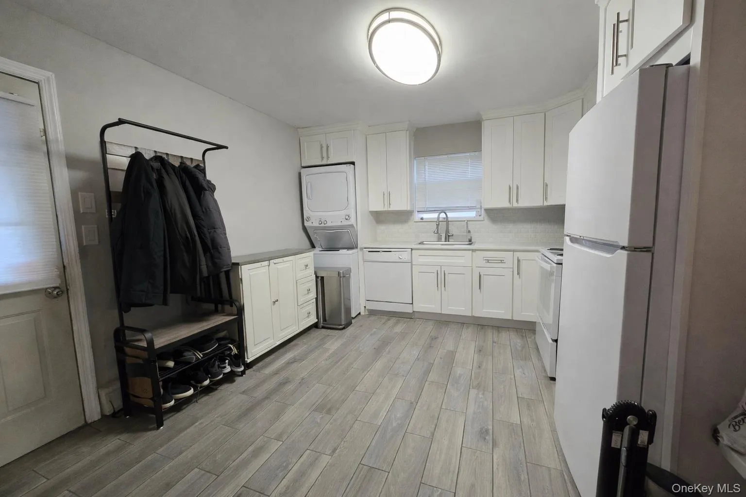 Photos may include digitally enhanced furnishings for visualization purposes only. Photos may include digitally enhanced furnishings for visualization purposes only.