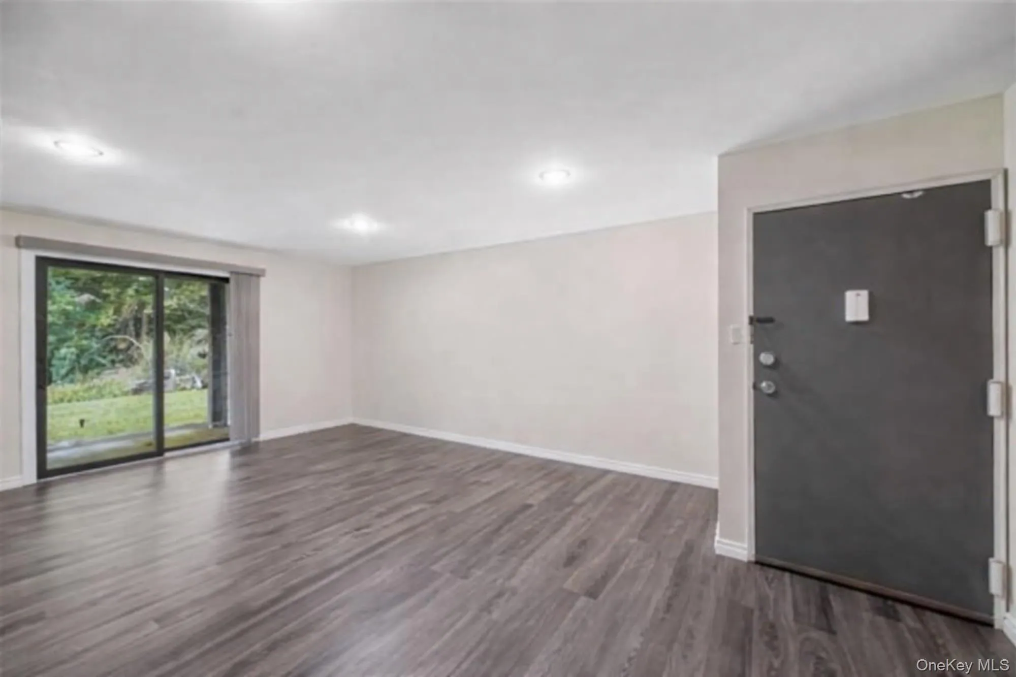 16 Carnaby Street, Wappinger, NY, 2 Bedrooms Bedrooms, 5 Rooms Rooms,1 BathroomBathrooms,Residential Lease,For Rent,Carnaby,0,983187 16 Carnaby Street, Wappinger, NY, 2 Bedrooms Bedrooms, 5 Rooms Rooms,1 BathroomBathrooms,Residential Lease,For Rent,Carnaby,0,983187