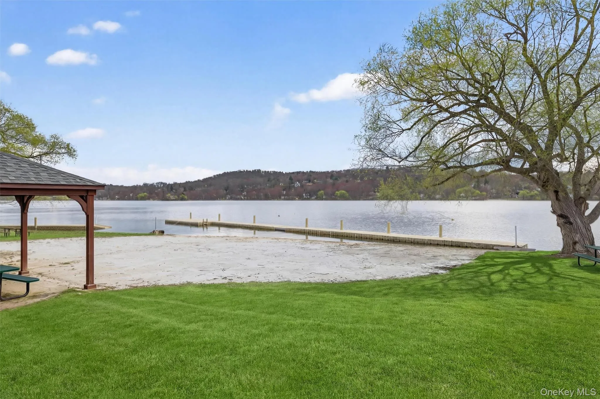 Putnam Lake and Beach - Virtual Grass Putnam Lake and Beach - Virtual Grass