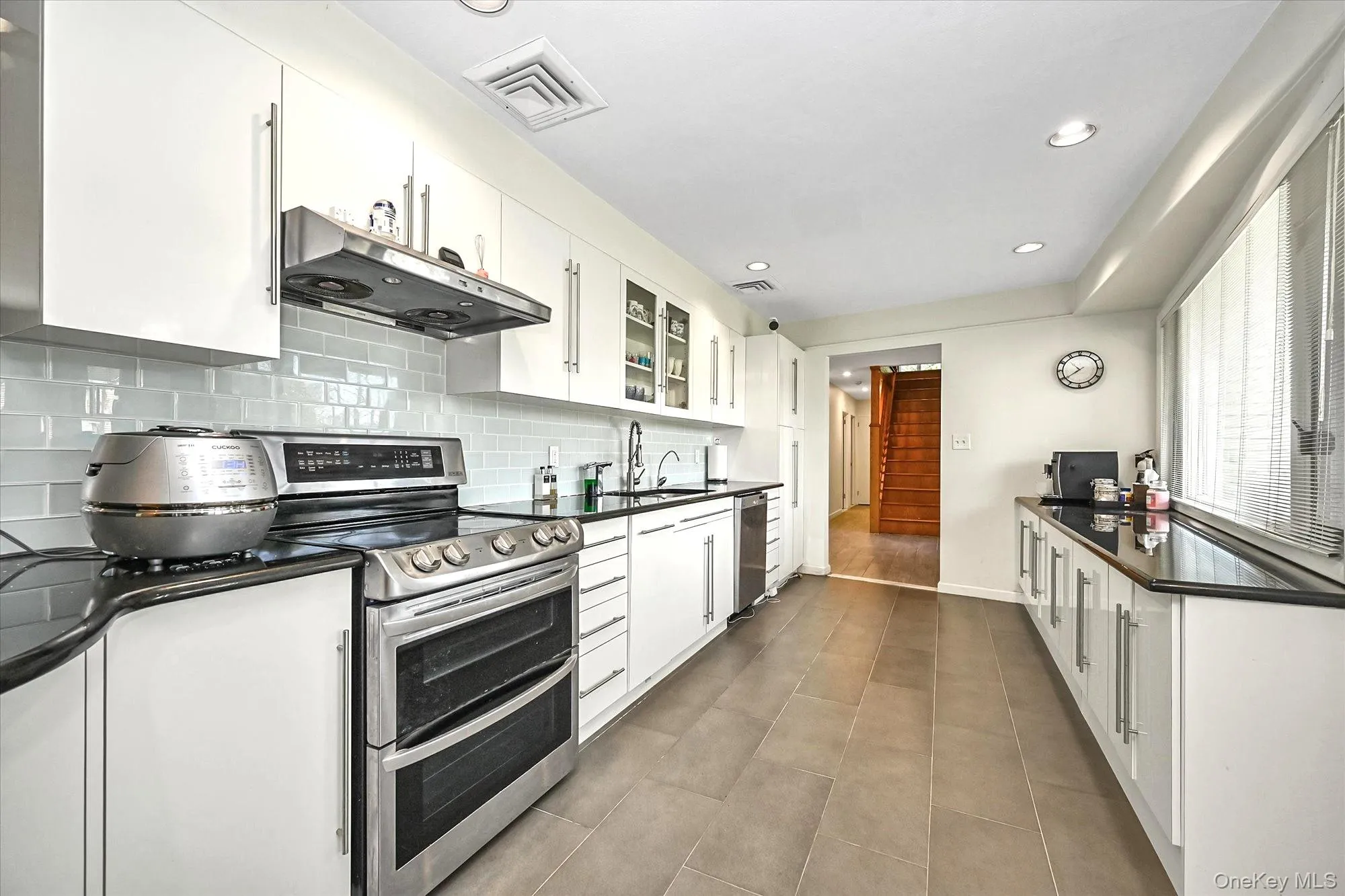 5 Fieldstone Lane, North Hempstead, NY, 5 Bedrooms Bedrooms, 9 Rooms Rooms,3 BathroomsBathrooms,Residential,For Rent,Fieldstone,0,983252 5 Fieldstone Lane, North Hempstead, NY, 5 Bedrooms Bedrooms, 9 Rooms Rooms,3 BathroomsBathrooms,Residential,For Rent,Fieldstone,0,983252