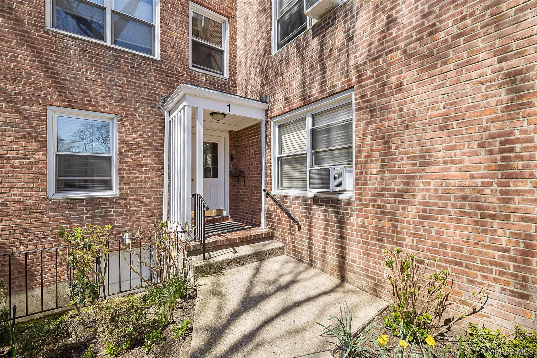 1 Edwards Street, North Hempstead, NY, 1 Bedroom Bedrooms, 4 Rooms Rooms,1 BathroomBathrooms,Residential Sale,For Rent,Edwards,0,983269 1 Edwards Street, North Hempstead, NY, 1 Bedroom Bedrooms, 4 Rooms Rooms,1 BathroomBathrooms,Residential Sale,For Rent,Edwards,0,983269