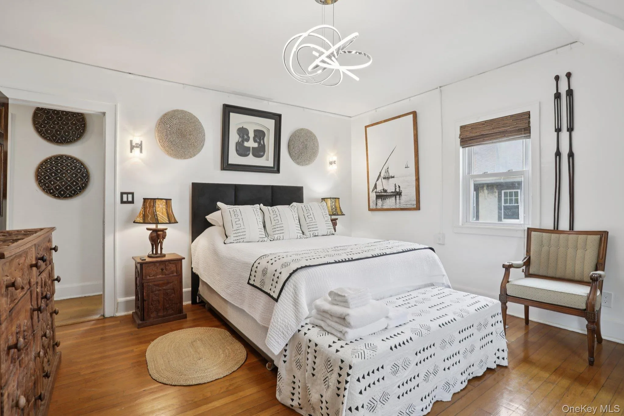 Second floor cozy bedroom and half bath Second floor cozy bedroom and half bath