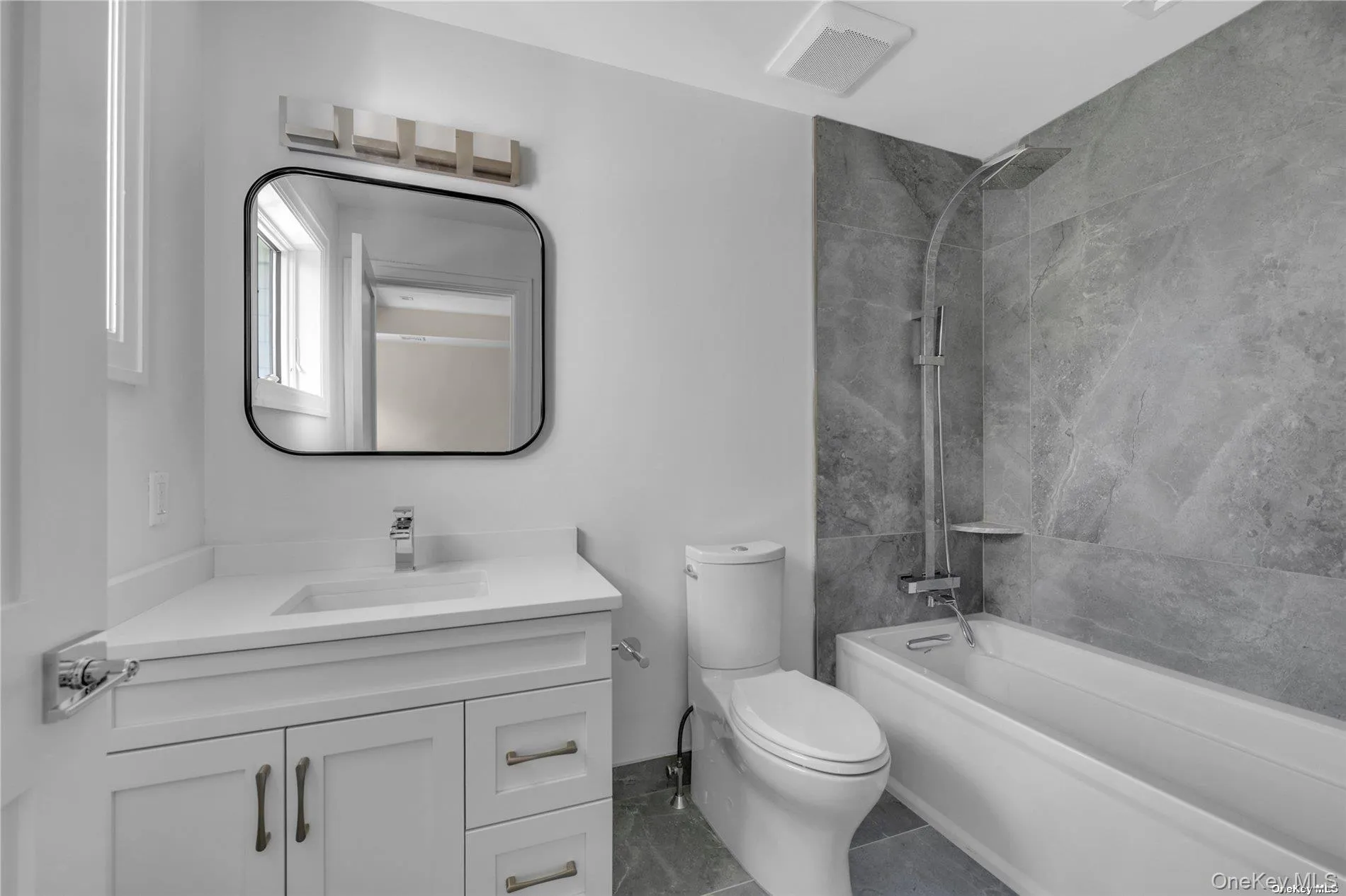 En ste Bath for Bedroom 4 En ste Bath for Bedroom 4