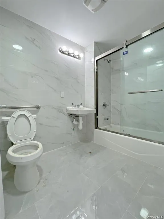 36-XX 171 Street, New York, NY, 3 Bedrooms Bedrooms, 7 Rooms Rooms,2 BathroomsBathrooms,Residential Lease,For Rent,171,0,983317 36-XX 171 Street, New York, NY, 3 Bedrooms Bedrooms, 7 Rooms Rooms,2 BathroomsBathrooms,Residential Lease,For Rent,171,0,983317
