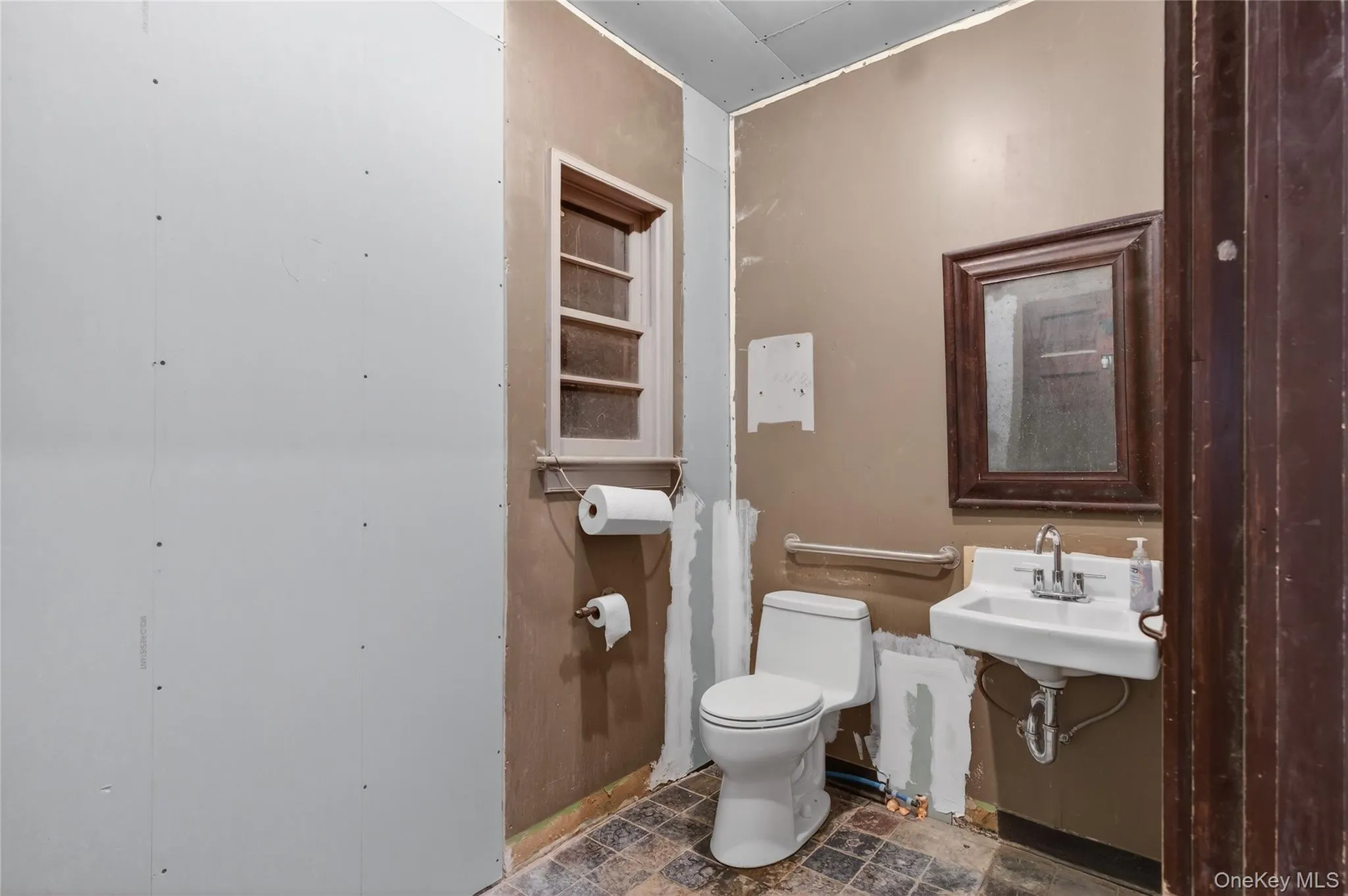 316 Wall Street, Kingston, NY, ,Commercial Lease,For Rent,Wall,0,983326 316 Wall Street, Kingston, NY, ,Commercial Lease,For Rent,Wall,0,983326