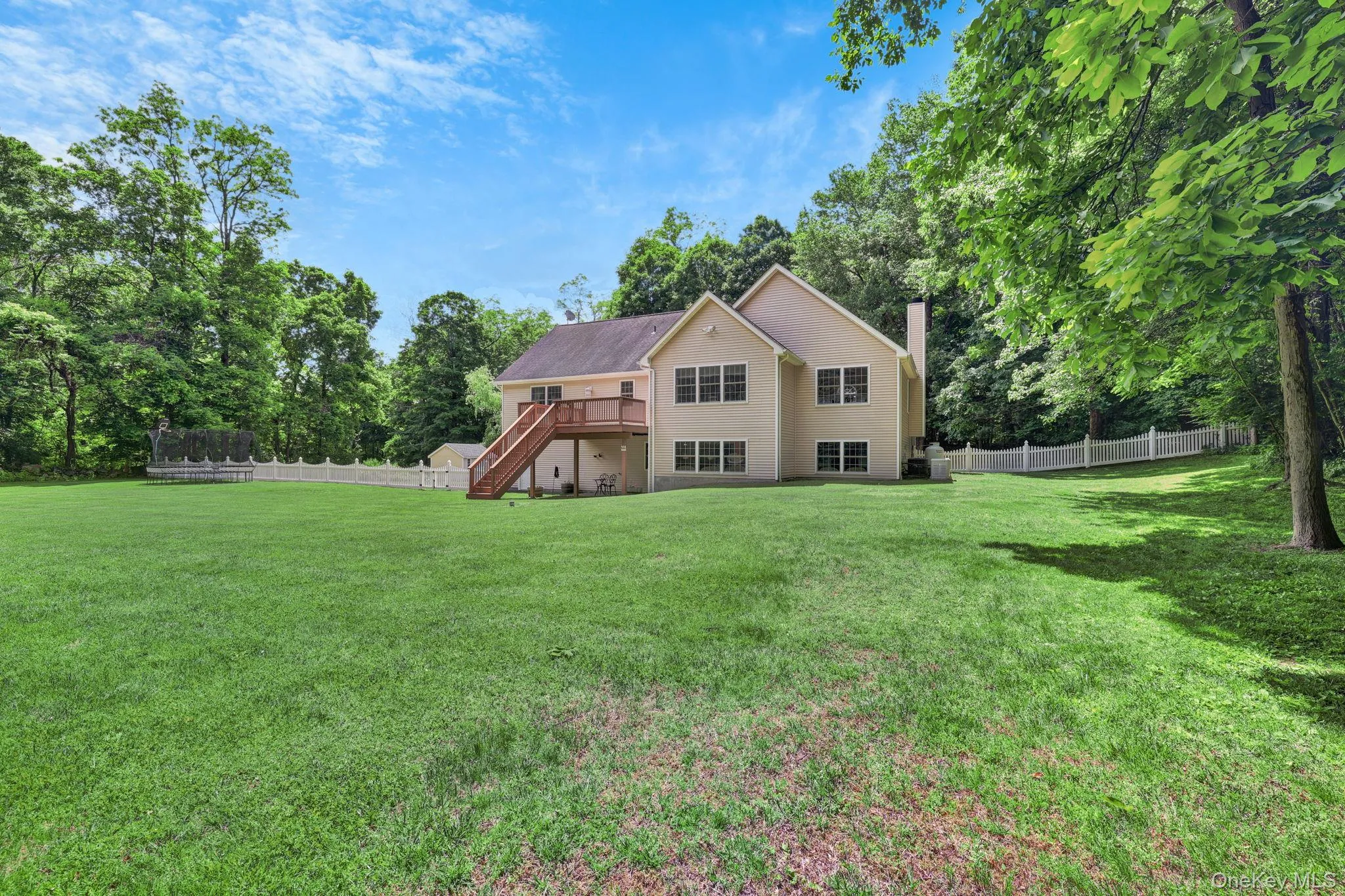 Park-like property you will never tire of using with easy access to Putnam Country Trailway! Park-like property you will never tire of using with easy access to Putnam Country Trailway!