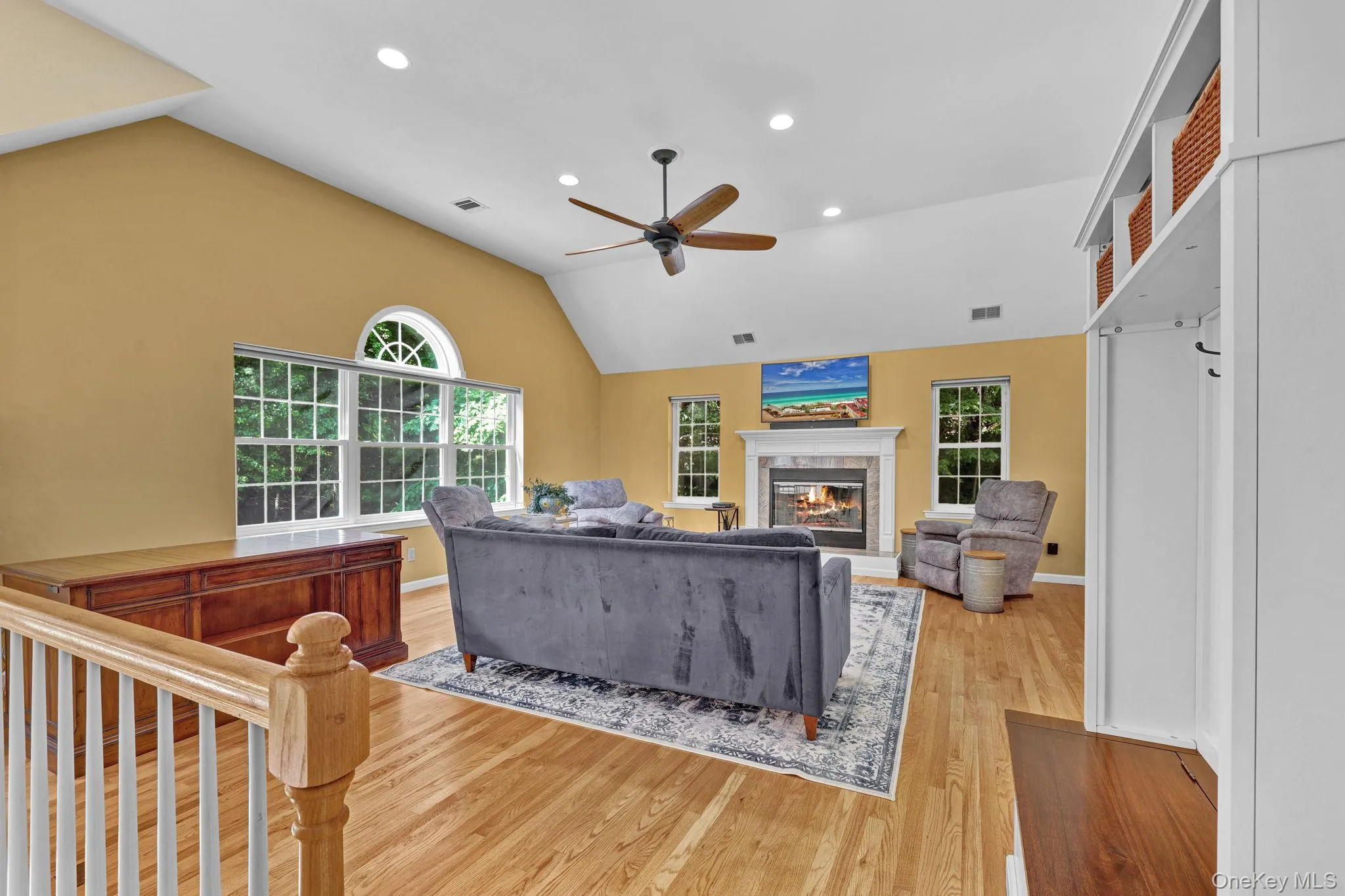 Soaring ceilings and comfort is what you'll find in this gorgeous family friendly living space. Soaring ceilings and comfort is what you'll find in this gorgeous family friendly living space.