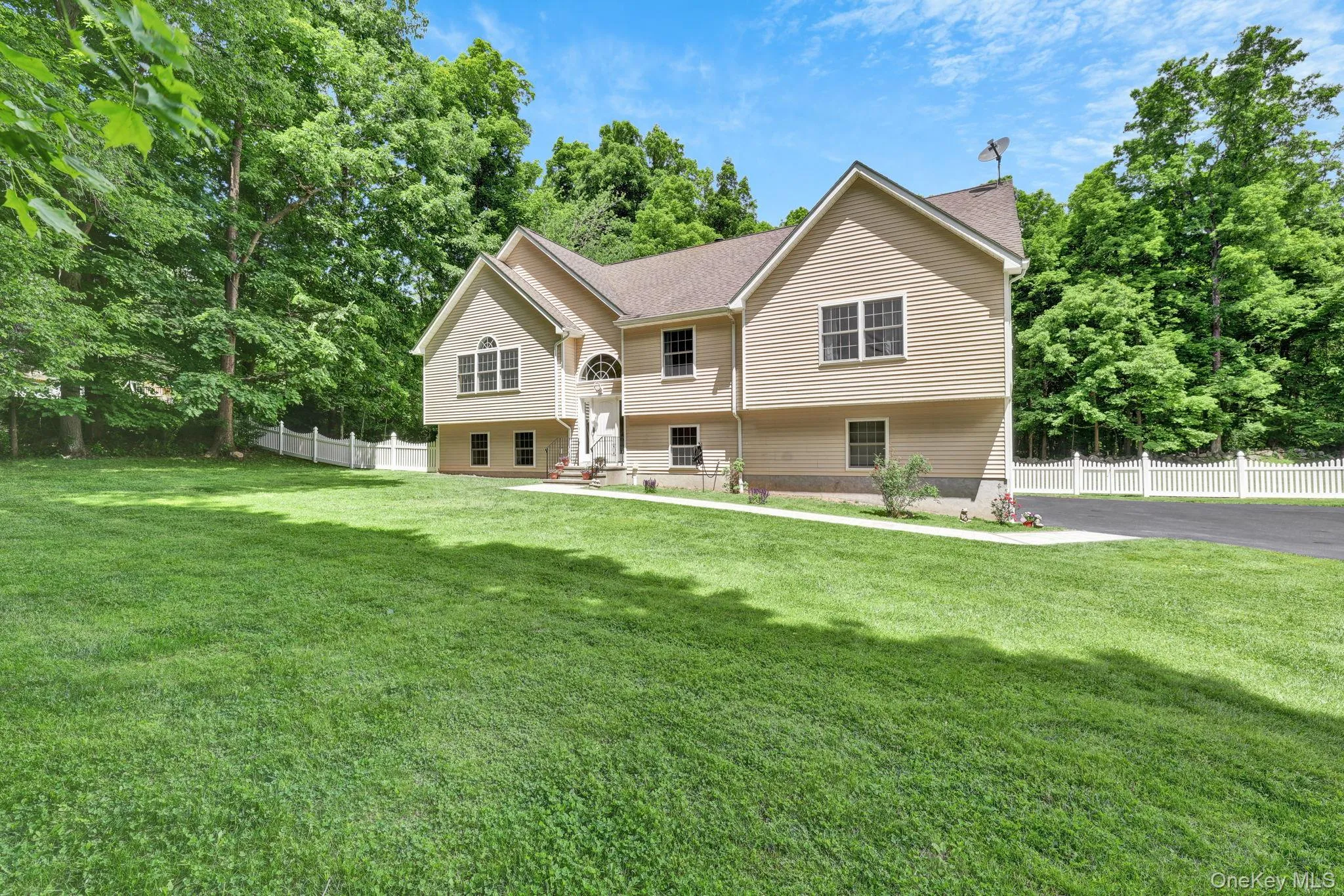 Front yard is just as inviting as the back!! Front yard is just as inviting as the back!!