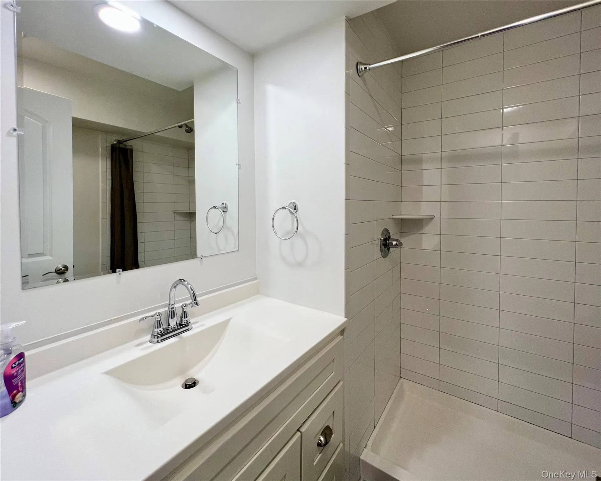 Full Bathroom Full Bathroom