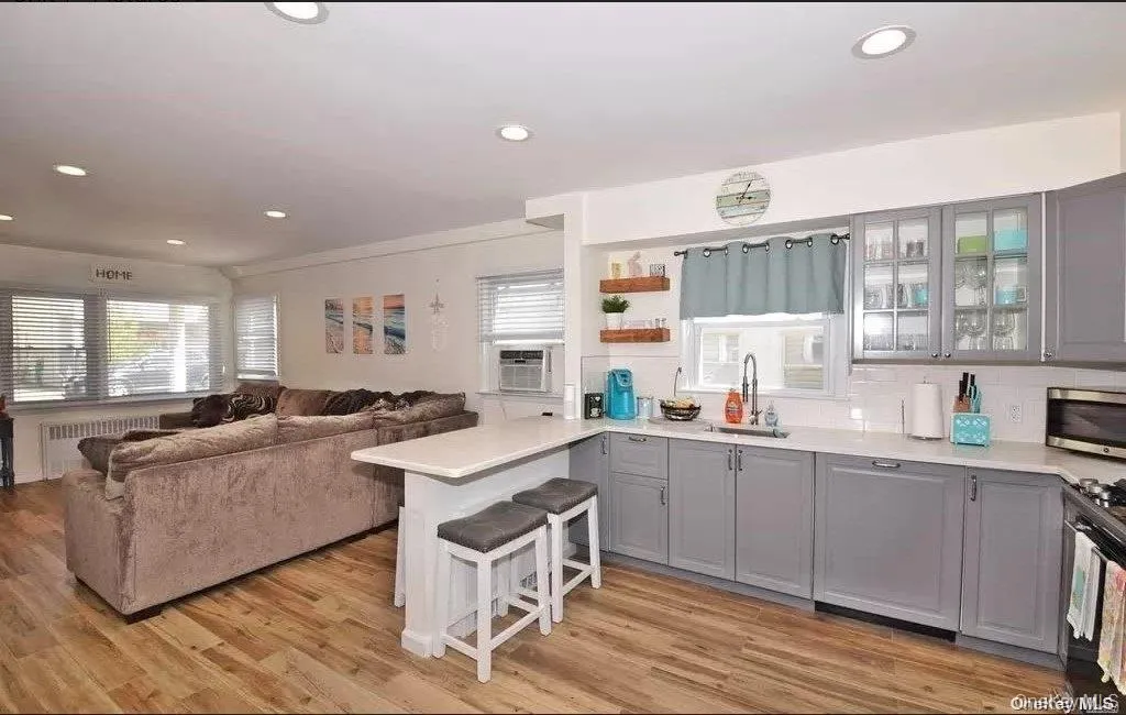 113 Harding Avenue, Long Beach, NY, 2 Bedrooms Bedrooms, 4 Rooms Rooms,1 BathroomBathrooms,Residential Lease,For Rent,Harding,0,983359 113 Harding Avenue, Long Beach, NY, 2 Bedrooms Bedrooms, 4 Rooms Rooms,1 BathroomBathrooms,Residential Lease,For Rent,Harding,0,983359