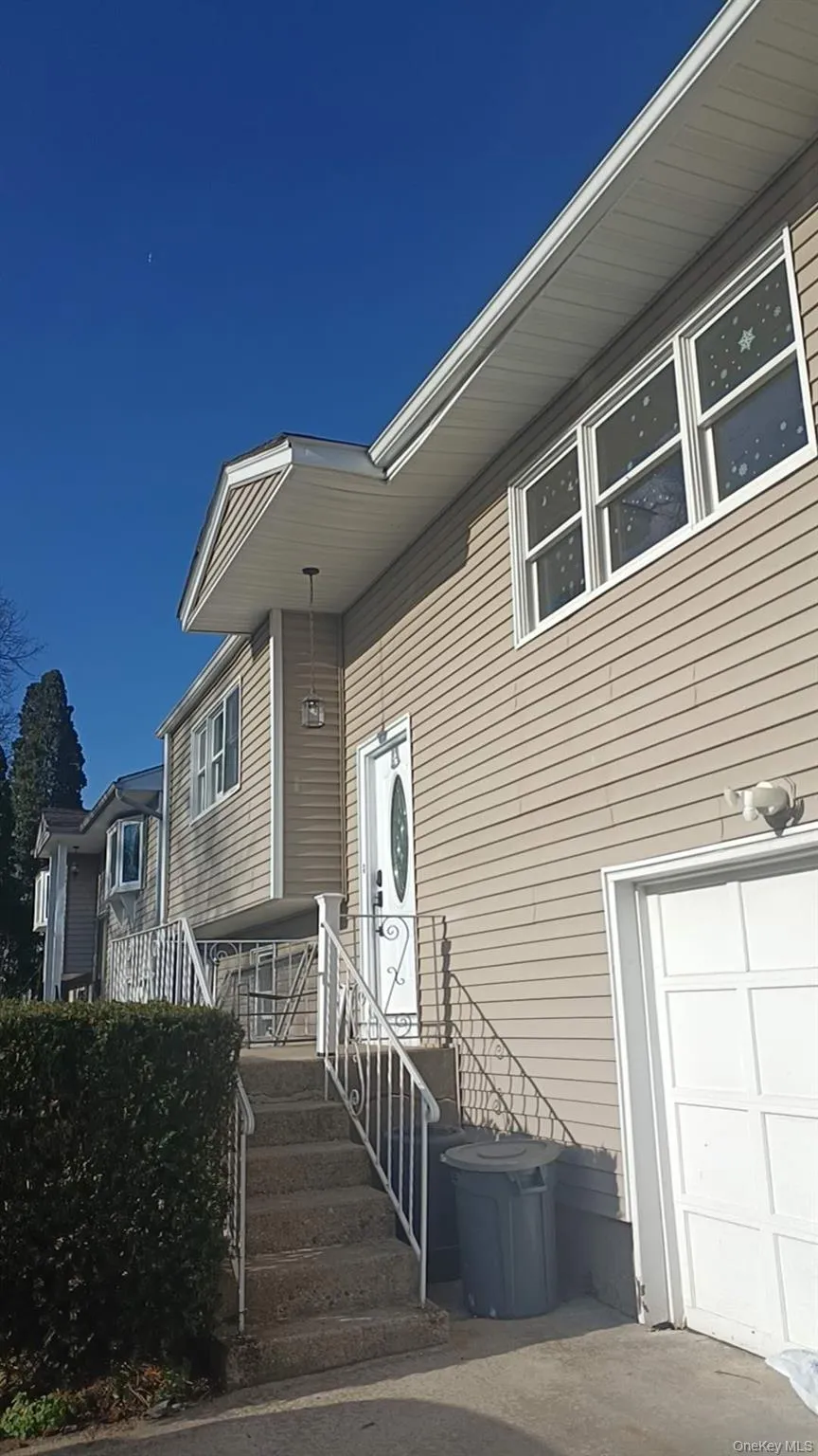 10 Vilno Court, Huntington, NY, 3 Bedrooms Bedrooms, 6 Rooms Rooms,1 BathroomBathrooms,Residential Lease,For Rent,Vilno,0,983365 10 Vilno Court, Huntington, NY, 3 Bedrooms Bedrooms, 6 Rooms Rooms,1 BathroomBathrooms,Residential Lease,For Rent,Vilno,0,983365