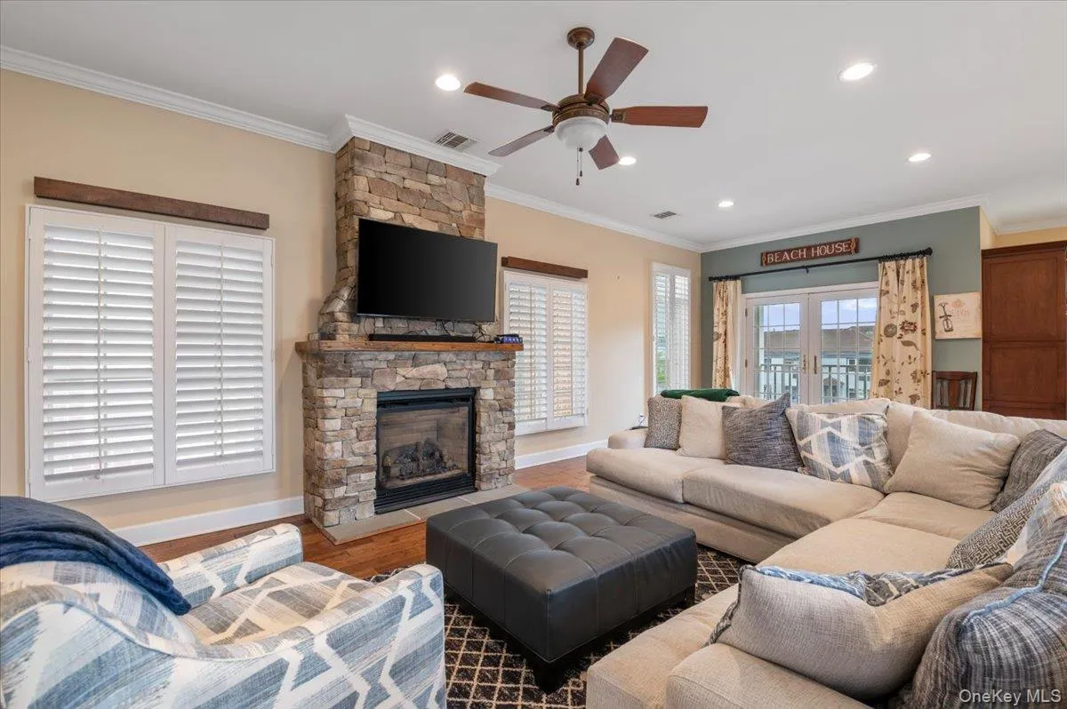 434 Broadway, Long Beach, NY, 3 Bedrooms Bedrooms, 6 Rooms Rooms,2 BathroomsBathrooms,Residential Lease,For Rent,Broadway,0,983378 434 Broadway, Long Beach, NY, 3 Bedrooms Bedrooms, 6 Rooms Rooms,2 BathroomsBathrooms,Residential Lease,For Rent,Broadway,0,983378