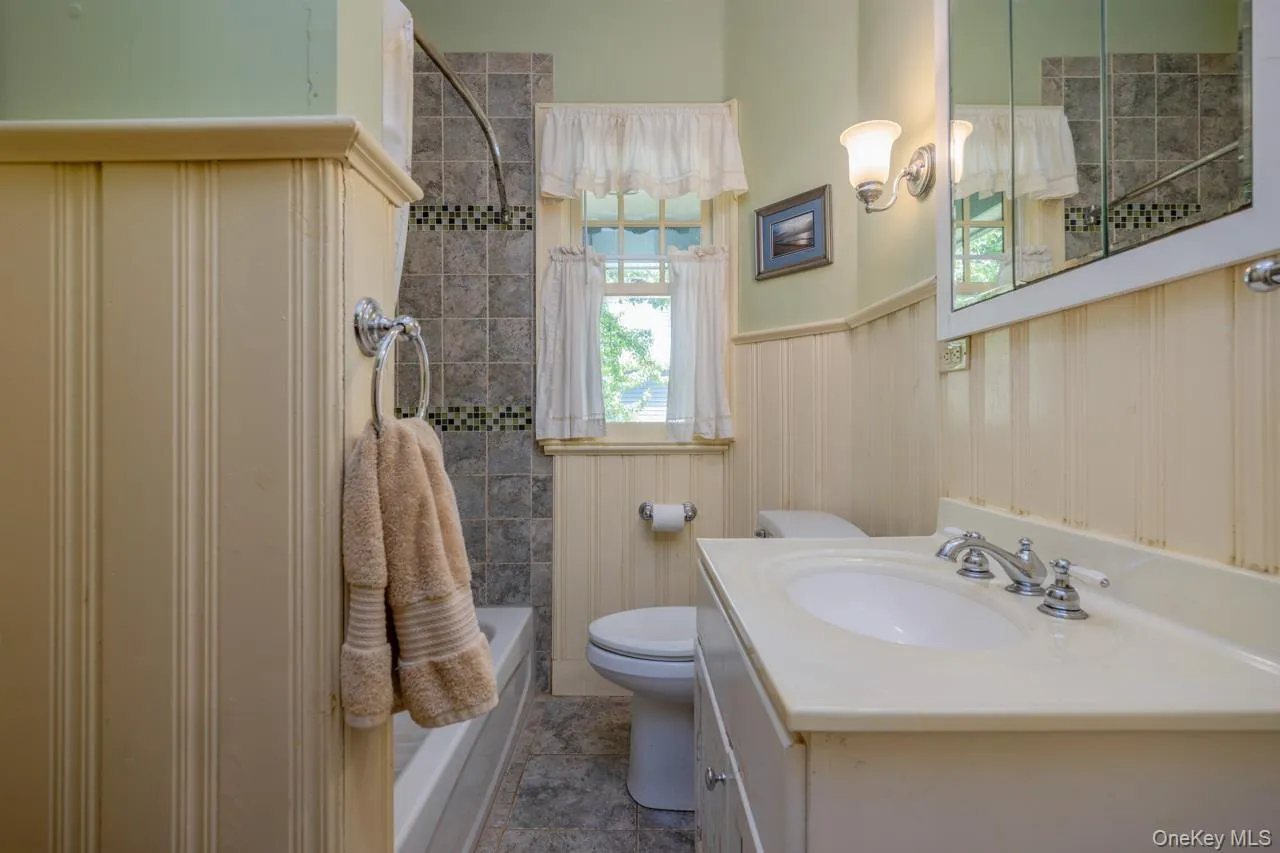 Full bath with a tub Full bath with a tub