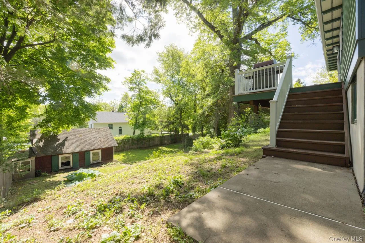 Deck leads to side yard Deck leads to side yard