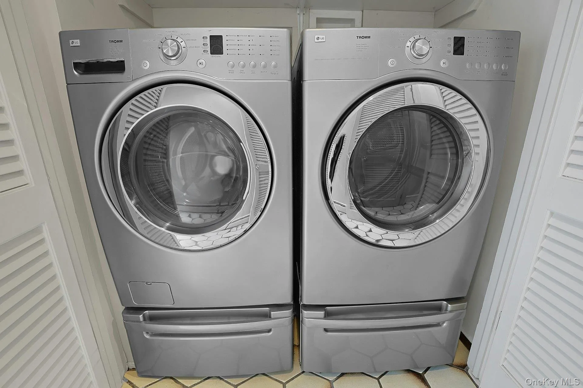Laundry with shelving Laundry with shelving