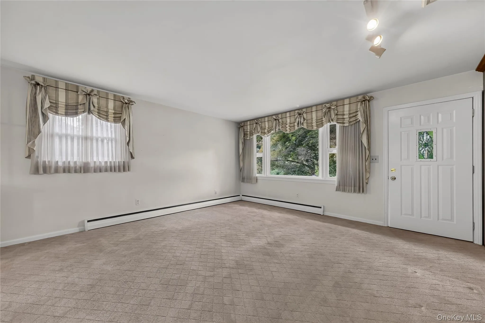 9 Archery Road, Newburgh (town), NY, 3 Bedrooms Bedrooms, 6 Rooms Rooms,1 BathroomBathrooms,Residential,For Rent,Archery,0,983402 9 Archery Road, Newburgh (town), NY, 3 Bedrooms Bedrooms, 6 Rooms Rooms,1 BathroomBathrooms,Residential,For Rent,Archery,0,983402