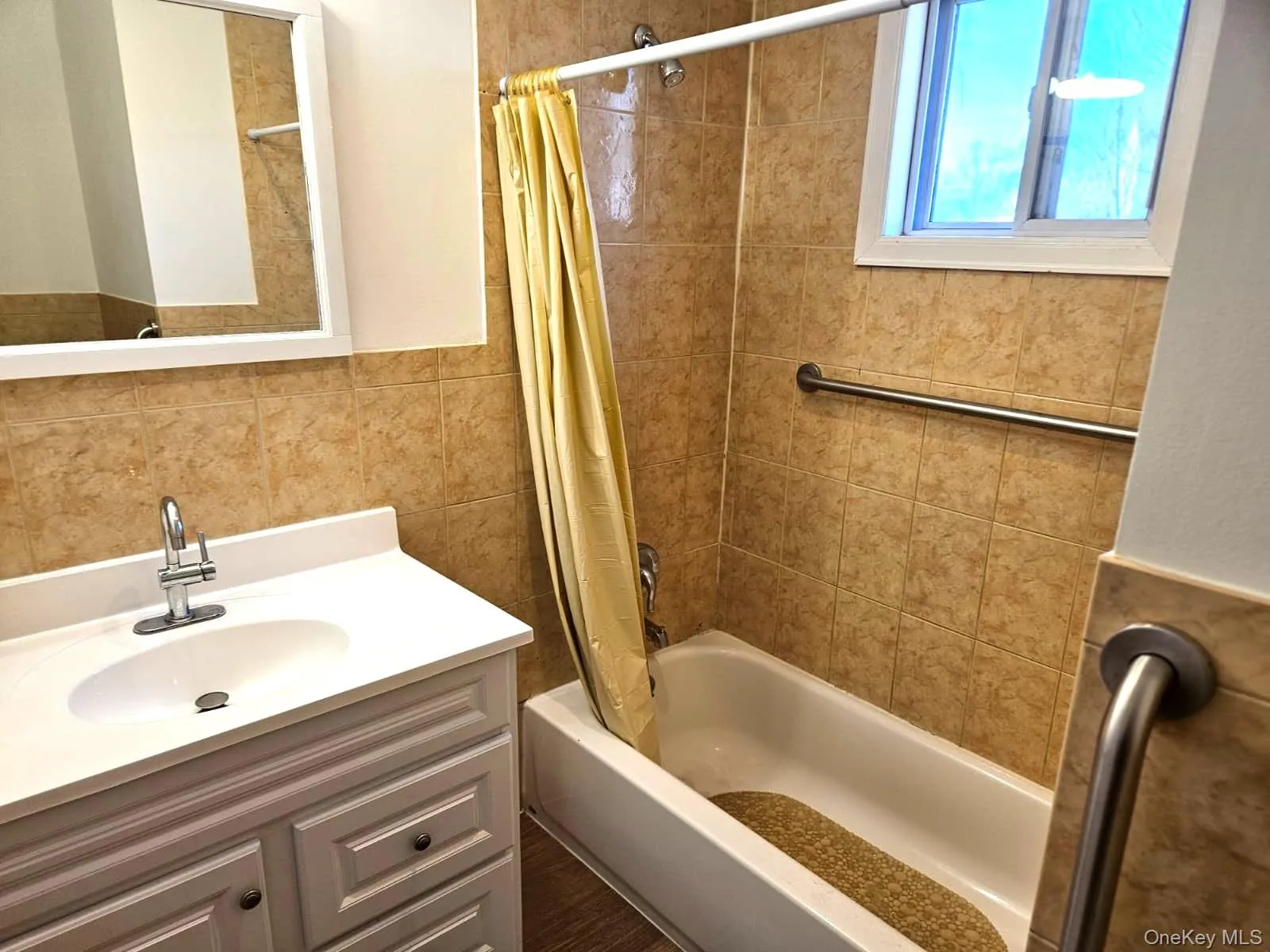 56 Applegate Drive, Islip, NY, 3 Bedrooms Bedrooms, 5 Rooms Rooms,1 BathroomBathrooms,Residential Lease,For Rent,Applegate,0,983404 56 Applegate Drive, Islip, NY, 3 Bedrooms Bedrooms, 5 Rooms Rooms,1 BathroomBathrooms,Residential Lease,For Rent,Applegate,0,983404