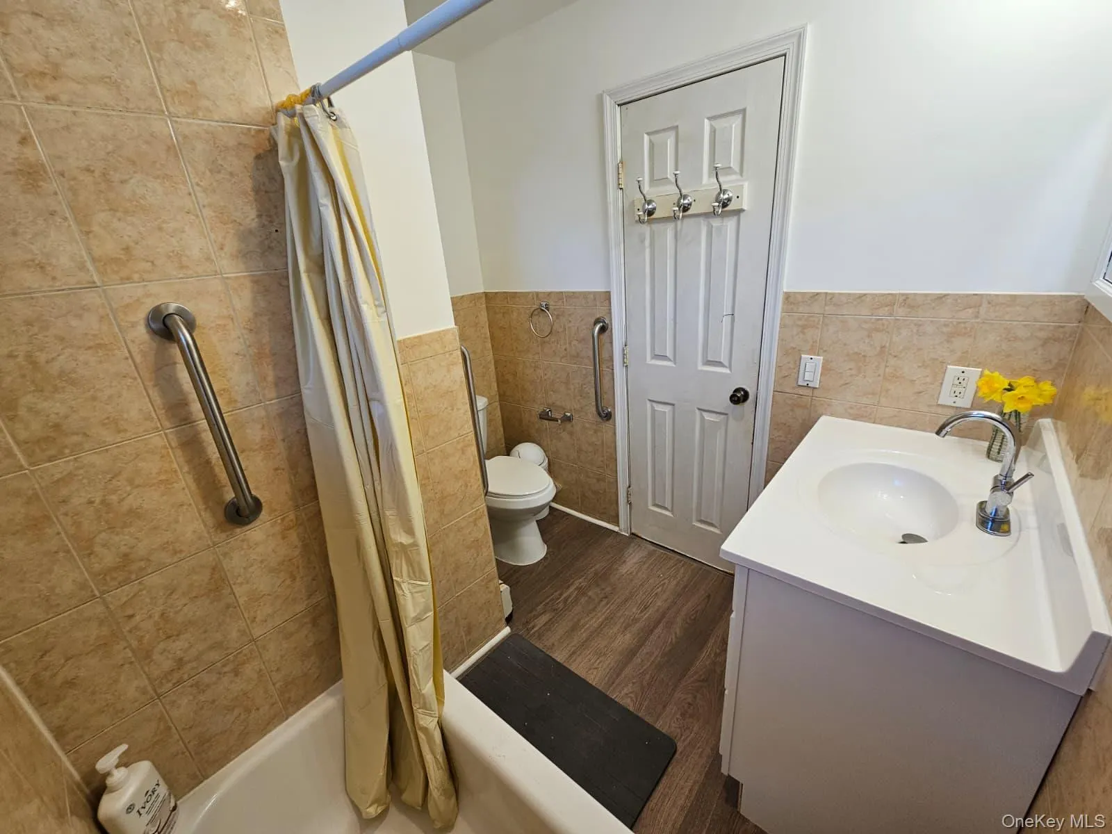 56 Applegate Drive, Islip, NY, 3 Bedrooms Bedrooms, 5 Rooms Rooms,1 BathroomBathrooms,Residential Lease,For Rent,Applegate,0,983404 56 Applegate Drive, Islip, NY, 3 Bedrooms Bedrooms, 5 Rooms Rooms,1 BathroomBathrooms,Residential Lease,For Rent,Applegate,0,983404