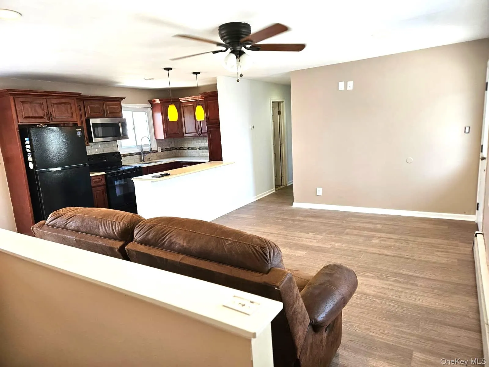 56 Applegate Drive, Islip, NY, 3 Bedrooms Bedrooms, 5 Rooms Rooms,1 BathroomBathrooms,Residential Lease,For Rent,Applegate,0,983404 56 Applegate Drive, Islip, NY, 3 Bedrooms Bedrooms, 5 Rooms Rooms,1 BathroomBathrooms,Residential Lease,For Rent,Applegate,0,983404