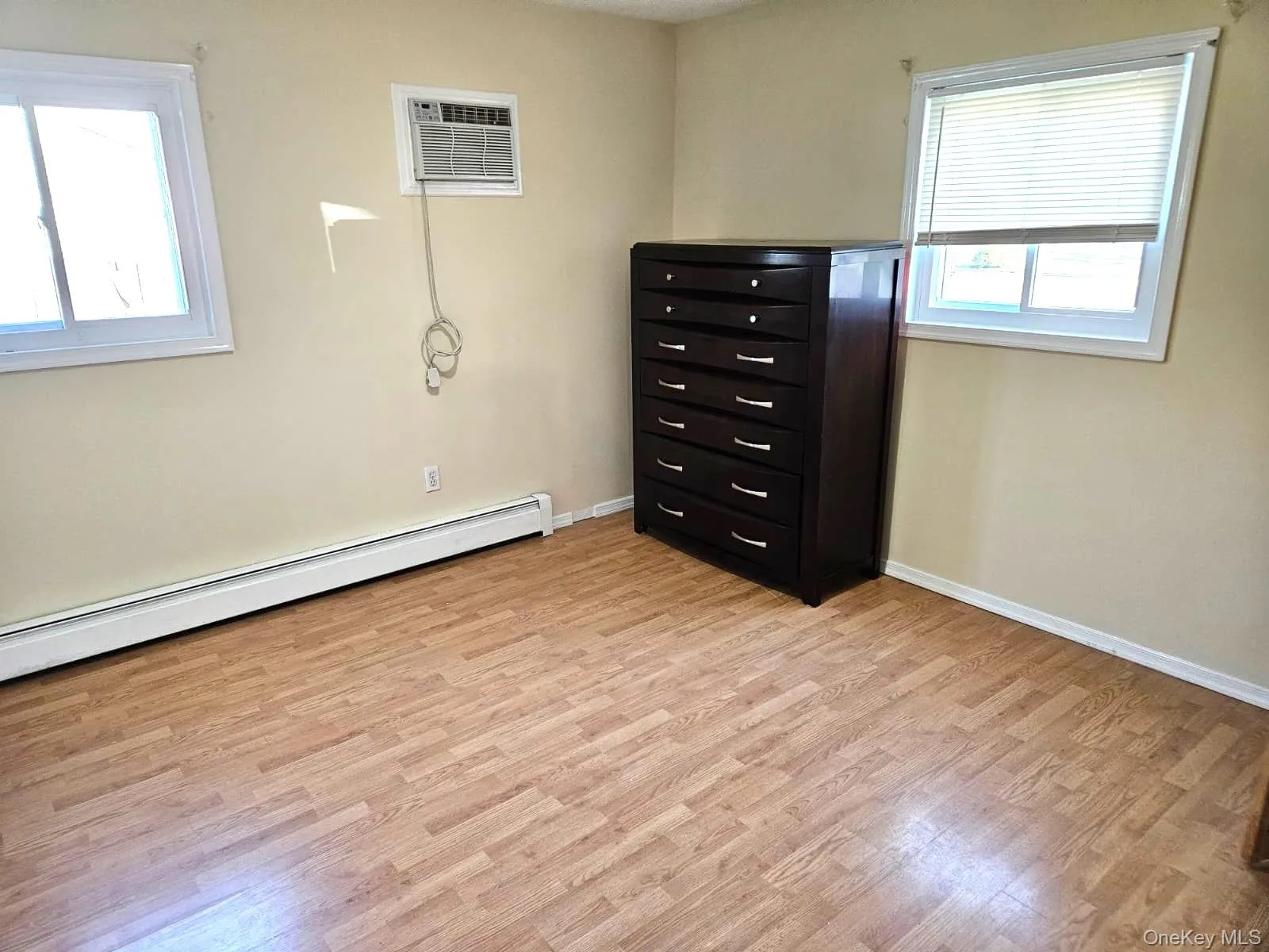 56 Applegate Drive, Islip, NY, 3 Bedrooms Bedrooms, 5 Rooms Rooms,1 BathroomBathrooms,Residential Lease,For Rent,Applegate,0,983404 56 Applegate Drive, Islip, NY, 3 Bedrooms Bedrooms, 5 Rooms Rooms,1 BathroomBathrooms,Residential Lease,For Rent,Applegate,0,983404