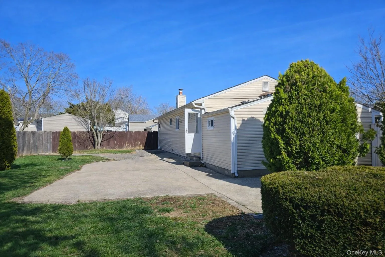 56 Applegate Drive, Islip, NY, 3 Bedrooms Bedrooms, 5 Rooms Rooms,1 BathroomBathrooms,Residential Lease,For Rent,Applegate,0,983404 56 Applegate Drive, Islip, NY, 3 Bedrooms Bedrooms, 5 Rooms Rooms,1 BathroomBathrooms,Residential Lease,For Rent,Applegate,0,983404