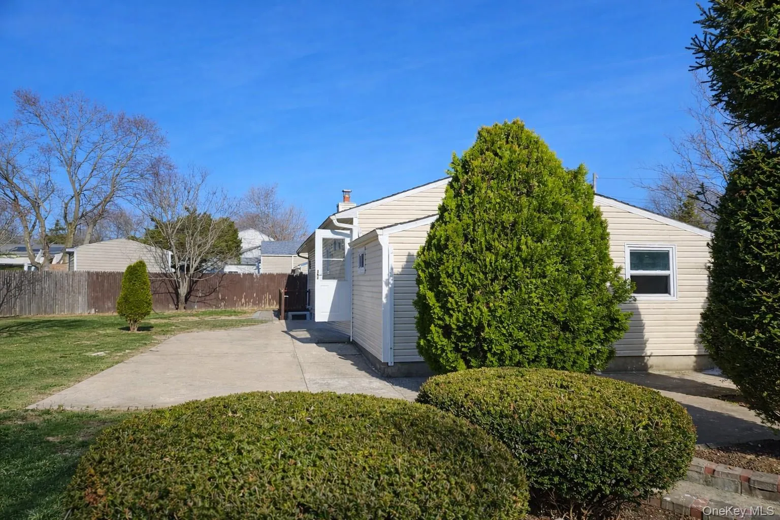 56 Applegate Drive, Islip, NY, 3 Bedrooms Bedrooms, 5 Rooms Rooms,1 BathroomBathrooms,Residential Lease,For Rent,Applegate,0,983404 56 Applegate Drive, Islip, NY, 3 Bedrooms Bedrooms, 5 Rooms Rooms,1 BathroomBathrooms,Residential Lease,For Rent,Applegate,0,983404