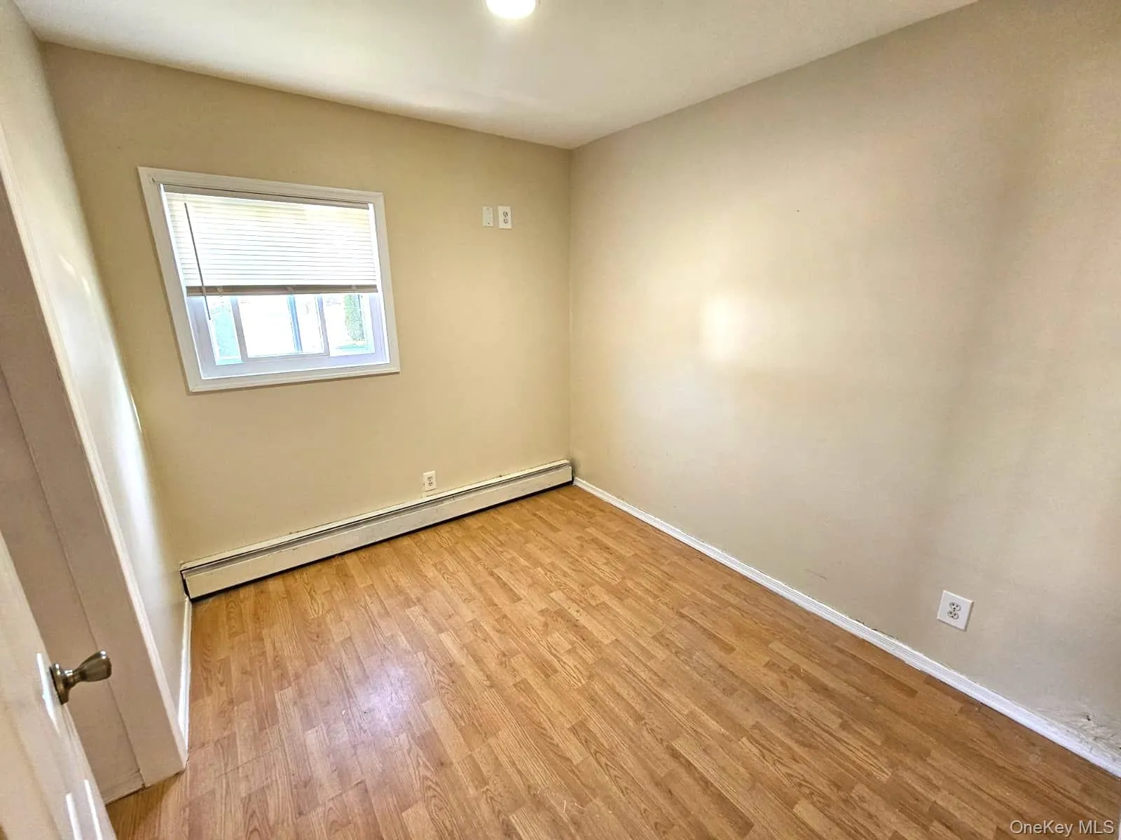 56 Applegate Drive, Islip, NY, 3 Bedrooms Bedrooms, 5 Rooms Rooms,1 BathroomBathrooms,Residential Lease,For Rent,Applegate,0,983404 56 Applegate Drive, Islip, NY, 3 Bedrooms Bedrooms, 5 Rooms Rooms,1 BathroomBathrooms,Residential Lease,For Rent,Applegate,0,983404