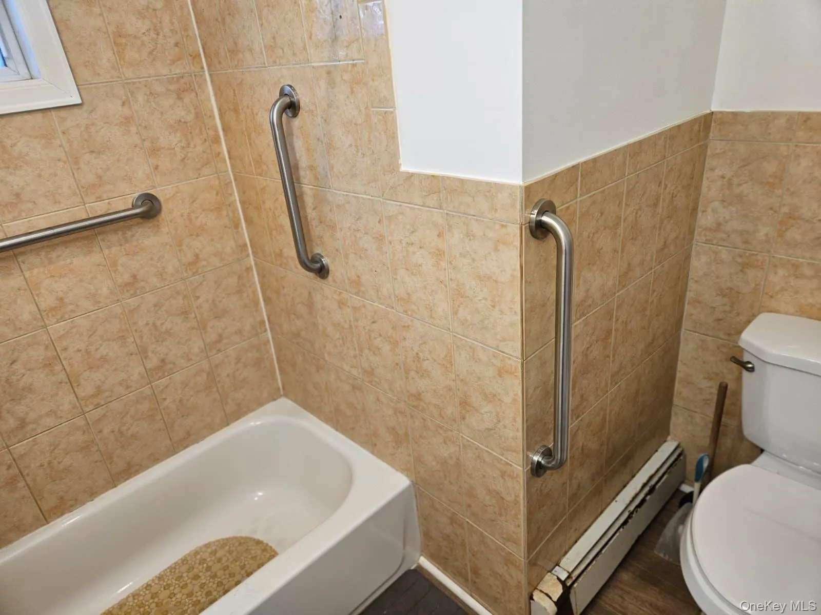 56 Applegate Drive, Islip, NY, 3 Bedrooms Bedrooms, 5 Rooms Rooms,1 BathroomBathrooms,Residential Lease,For Rent,Applegate,0,983404 56 Applegate Drive, Islip, NY, 3 Bedrooms Bedrooms, 5 Rooms Rooms,1 BathroomBathrooms,Residential Lease,For Rent,Applegate,0,983404