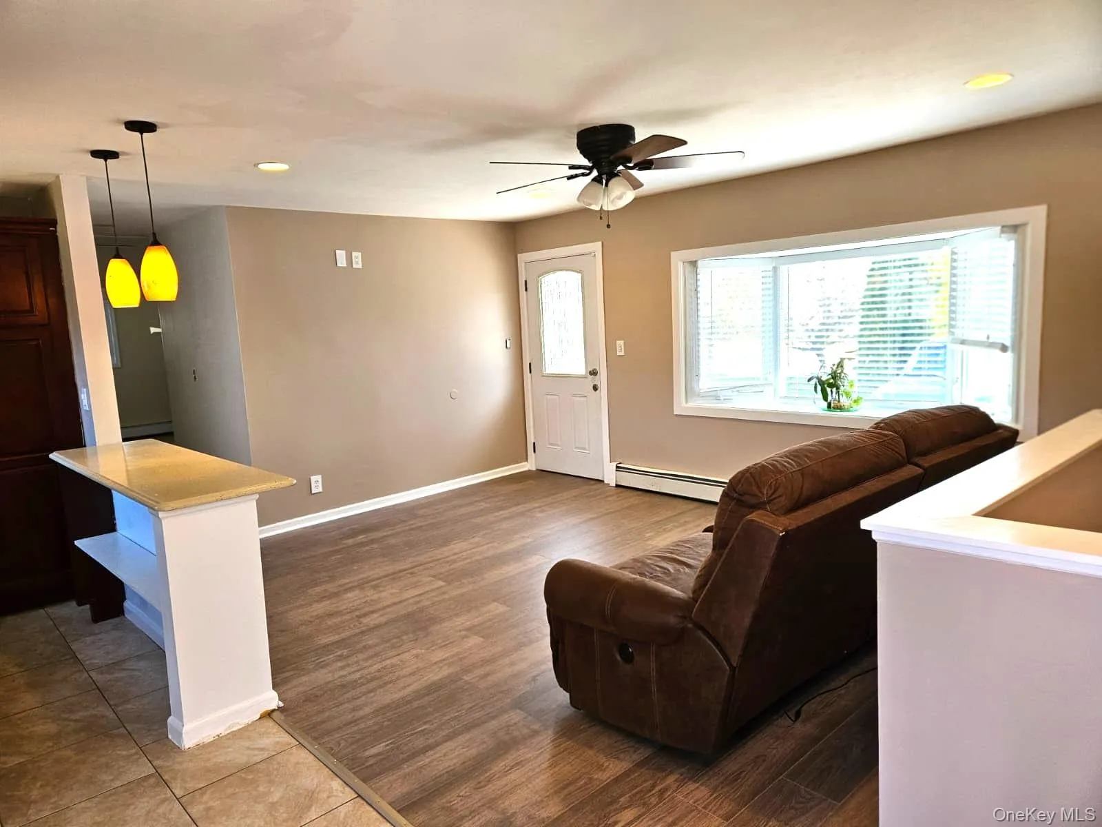 56 Applegate Drive, Islip, NY, 3 Bedrooms Bedrooms, 5 Rooms Rooms,1 BathroomBathrooms,Residential Lease,For Rent,Applegate,0,983404 56 Applegate Drive, Islip, NY, 3 Bedrooms Bedrooms, 5 Rooms Rooms,1 BathroomBathrooms,Residential Lease,For Rent,Applegate,0,983404