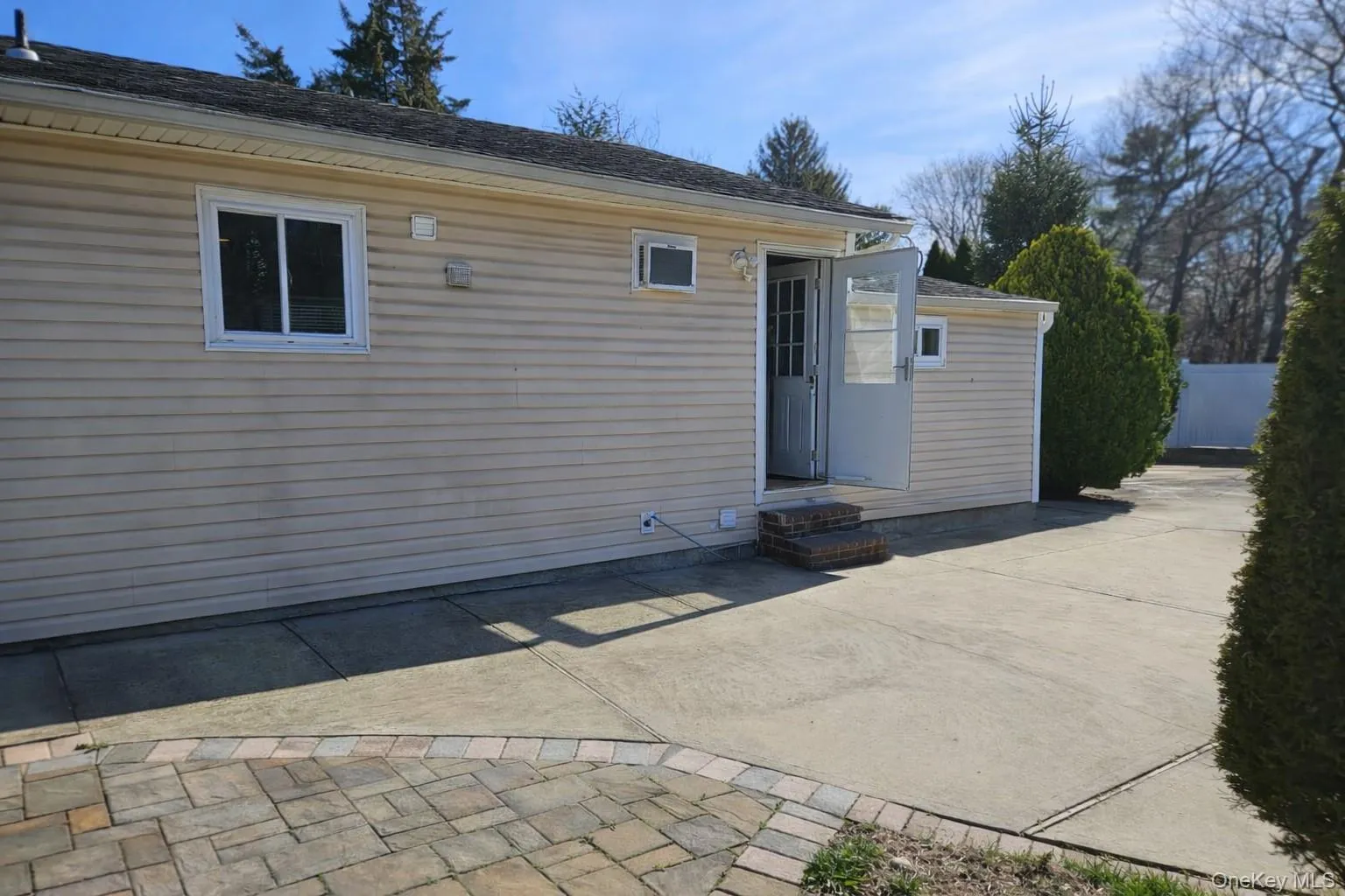 56 Applegate Drive, Islip, NY, 3 Bedrooms Bedrooms, 5 Rooms Rooms,1 BathroomBathrooms,Residential Lease,For Rent,Applegate,0,983404 56 Applegate Drive, Islip, NY, 3 Bedrooms Bedrooms, 5 Rooms Rooms,1 BathroomBathrooms,Residential Lease,For Rent,Applegate,0,983404