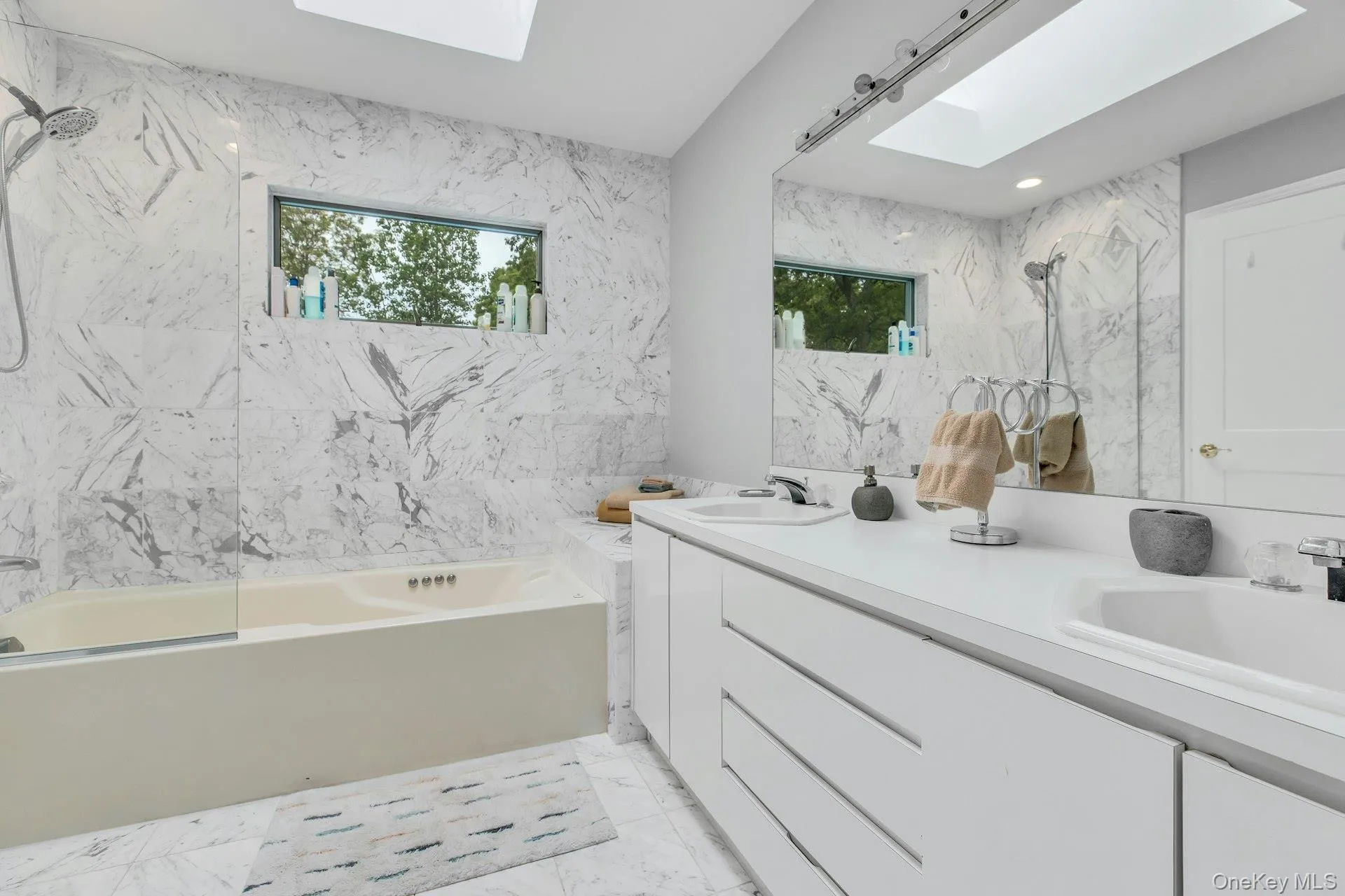 35 Bay Avenue, Southampton, NY, 4 Bedrooms Bedrooms, 8 Rooms Rooms,3 BathroomsBathrooms,Residential Lease,For Rent,Bay,0,983450 35 Bay Avenue, Southampton, NY, 4 Bedrooms Bedrooms, 8 Rooms Rooms,3 BathroomsBathrooms,Residential Lease,For Rent,Bay,0,983450
