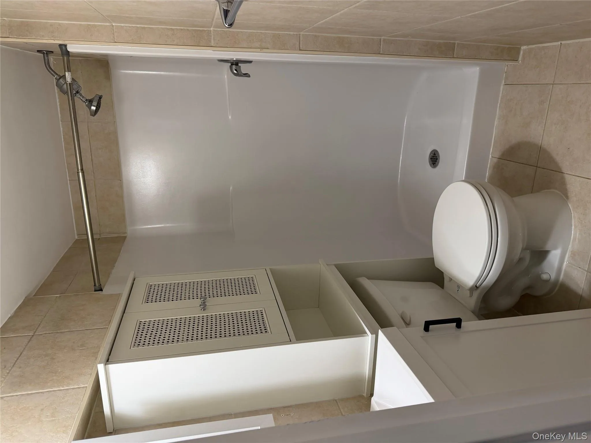 94 4th Avenue, Islip, NY, 2 Rooms Rooms,1 BathroomBathrooms,Residential Lease,For Rent,4th,0,983455 94 4th Avenue, Islip, NY, 2 Rooms Rooms,1 BathroomBathrooms,Residential Lease,For Rent,4th,0,983455