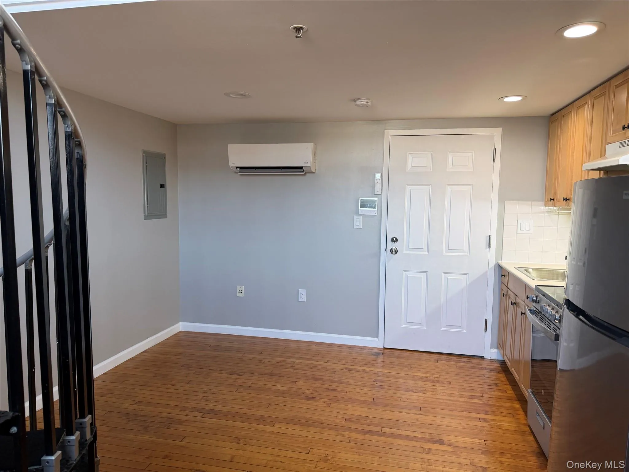 94 4th Avenue, Islip, NY, 2 Rooms Rooms,1 BathroomBathrooms,Residential Lease,For Rent,4th,0,983455 94 4th Avenue, Islip, NY, 2 Rooms Rooms,1 BathroomBathrooms,Residential Lease,For Rent,4th,0,983455