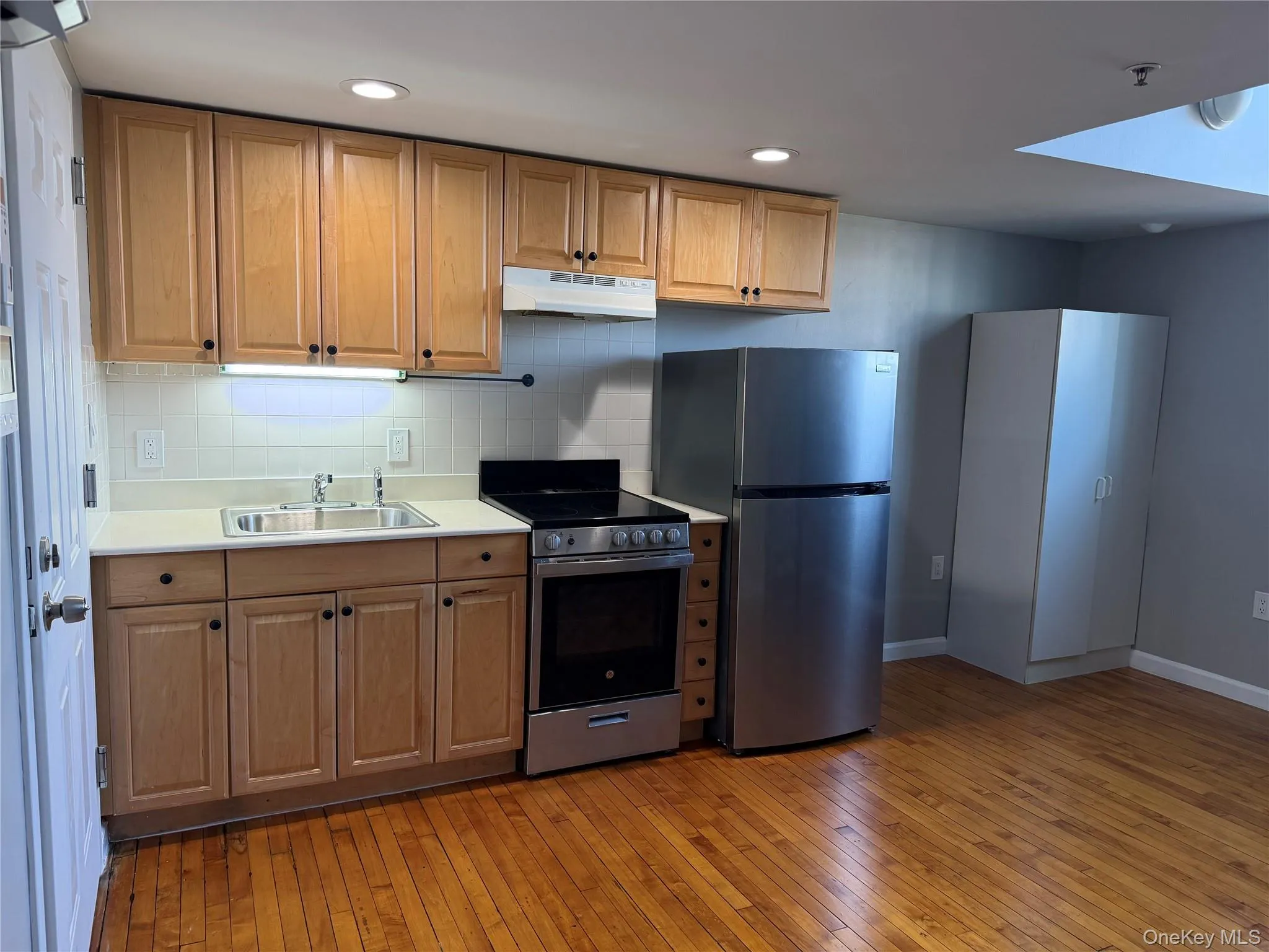 94 4th Avenue, Islip, NY, 2 Rooms Rooms,1 BathroomBathrooms,Residential Lease,For Rent,4th,0,983455 94 4th Avenue, Islip, NY, 2 Rooms Rooms,1 BathroomBathrooms,Residential Lease,For Rent,4th,0,983455