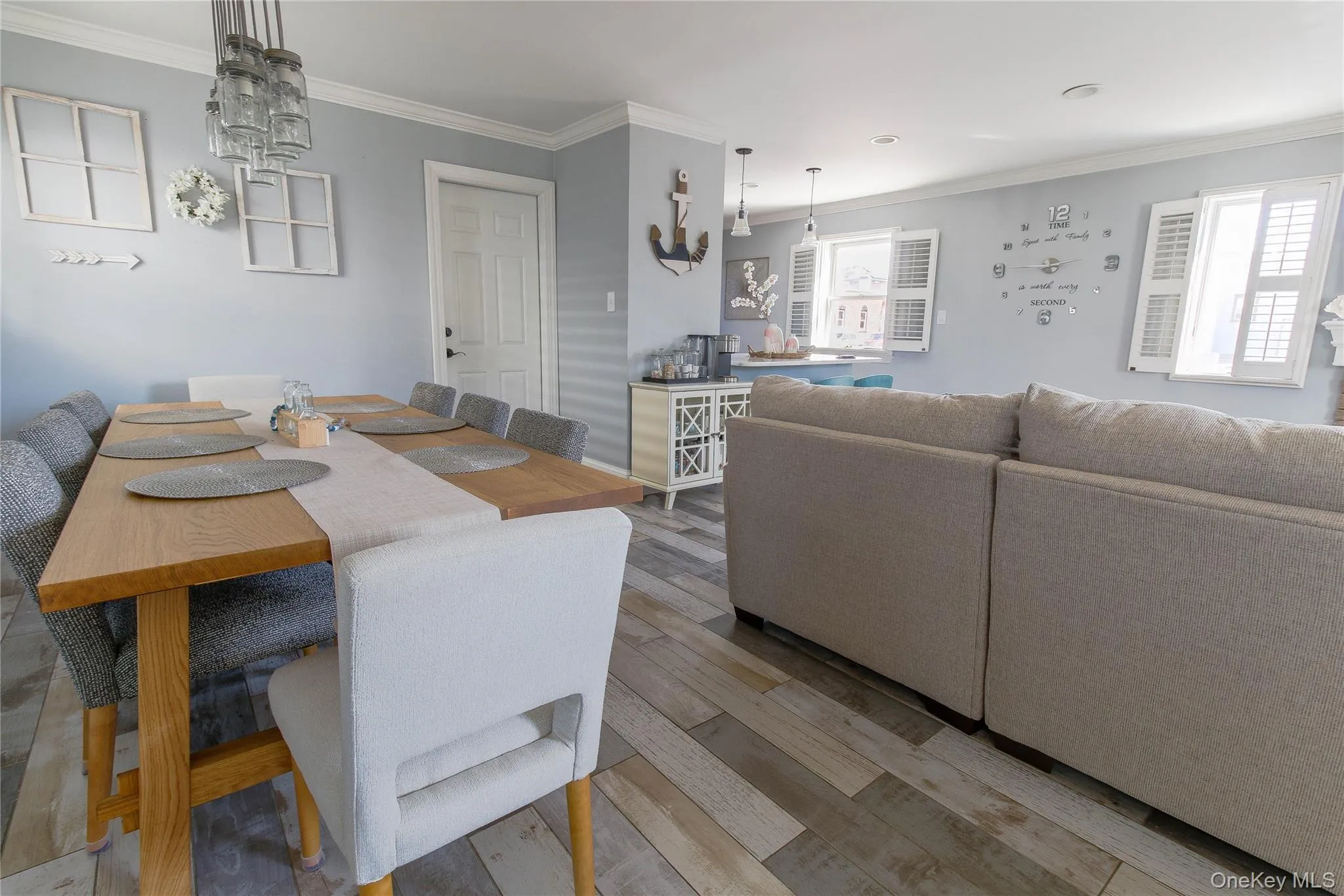 Dining Area Dining Area