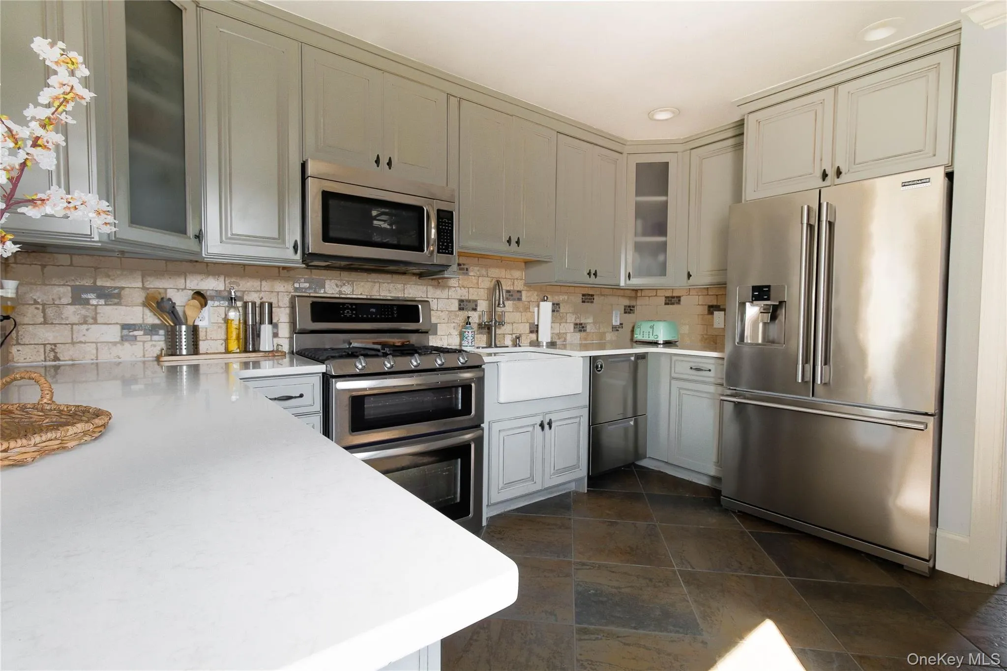 Eat-in Kitchen Eat-in Kitchen