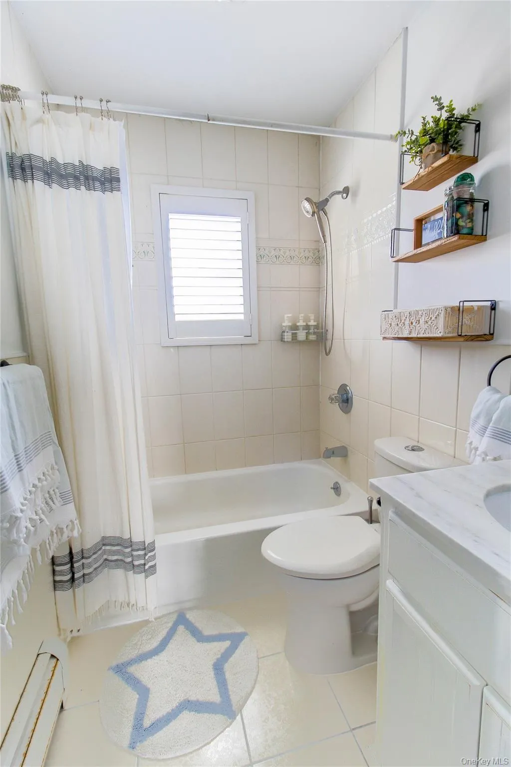 Main Bathroom Main Bathroom