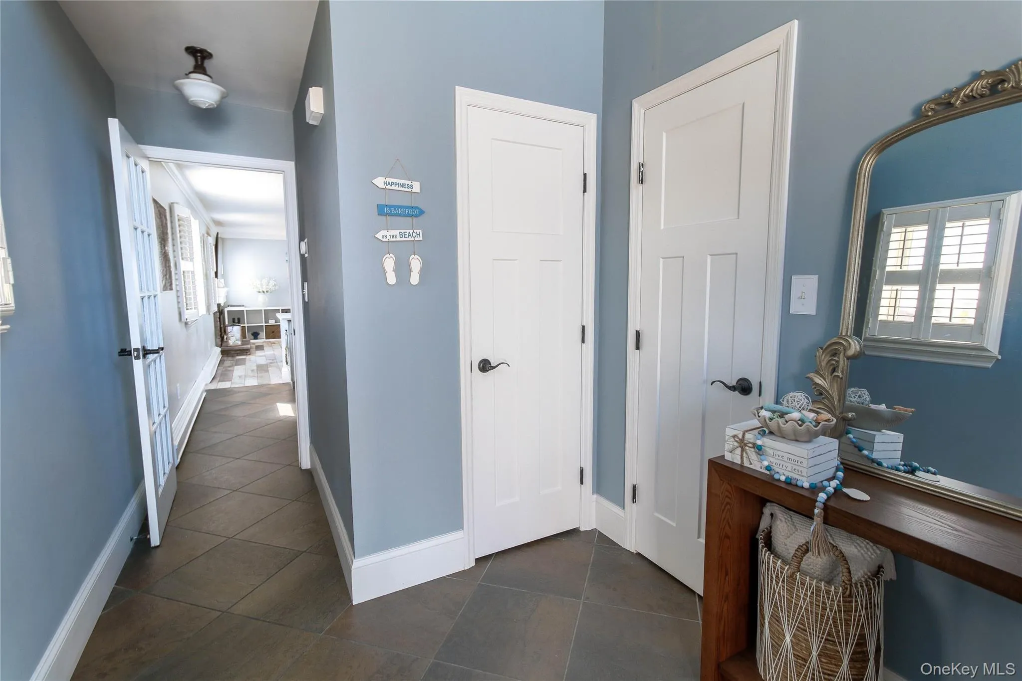 Foyer/Access to Half Bathroom Foyer/Access to Half Bathroom