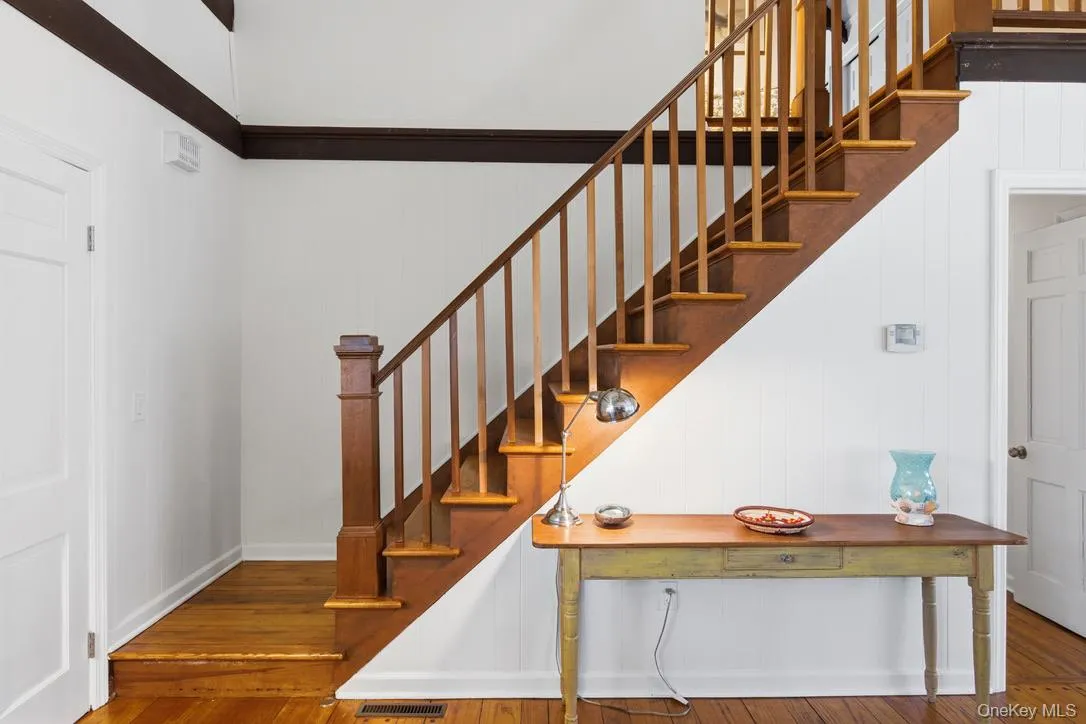 3 Foster Avenue, Southampton, NY, 2 Bedrooms Bedrooms, 6 Rooms Rooms,2 BathroomsBathrooms,Residential Lease,For Rent,Foster,0,983470 3 Foster Avenue, Southampton, NY, 2 Bedrooms Bedrooms, 6 Rooms Rooms,2 BathroomsBathrooms,Residential Lease,For Rent,Foster,0,983470
