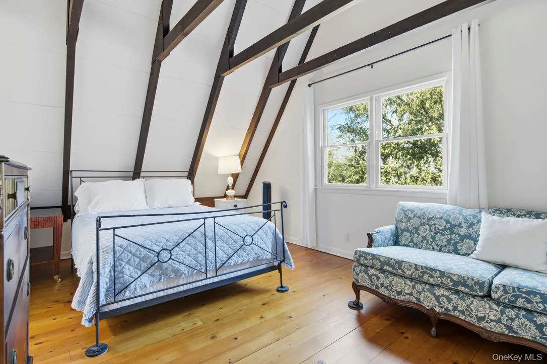 3 Foster Avenue, Southampton, NY, 2 Bedrooms Bedrooms, 6 Rooms Rooms,2 BathroomsBathrooms,Residential Lease,For Rent,Foster,0,983470 3 Foster Avenue, Southampton, NY, 2 Bedrooms Bedrooms, 6 Rooms Rooms,2 BathroomsBathrooms,Residential Lease,For Rent,Foster,0,983470