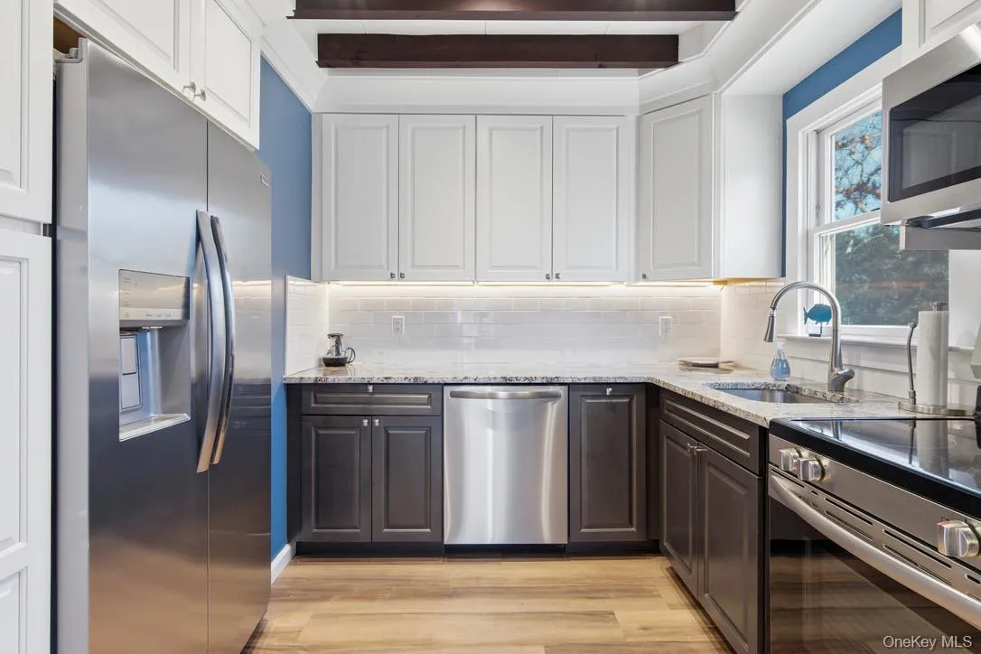 3 Foster Avenue, Southampton, NY, 2 Bedrooms Bedrooms, 6 Rooms Rooms,2 BathroomsBathrooms,Residential Lease,For Rent,Foster,0,983470 3 Foster Avenue, Southampton, NY, 2 Bedrooms Bedrooms, 6 Rooms Rooms,2 BathroomsBathrooms,Residential Lease,For Rent,Foster,0,983470