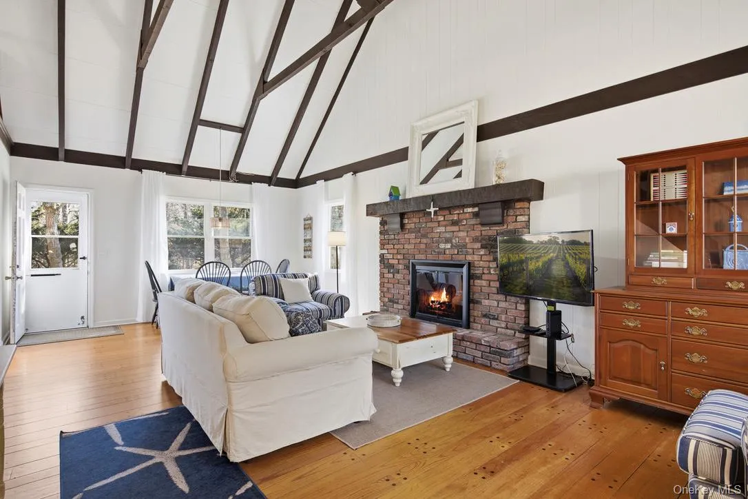 3 Foster Avenue, Southampton, NY, 2 Bedrooms Bedrooms, 6 Rooms Rooms,2 BathroomsBathrooms,Residential Lease,For Rent,Foster,0,983470 3 Foster Avenue, Southampton, NY, 2 Bedrooms Bedrooms, 6 Rooms Rooms,2 BathroomsBathrooms,Residential Lease,For Rent,Foster,0,983470