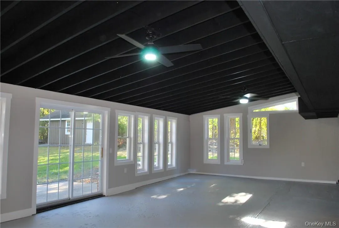 Three season room Three season room