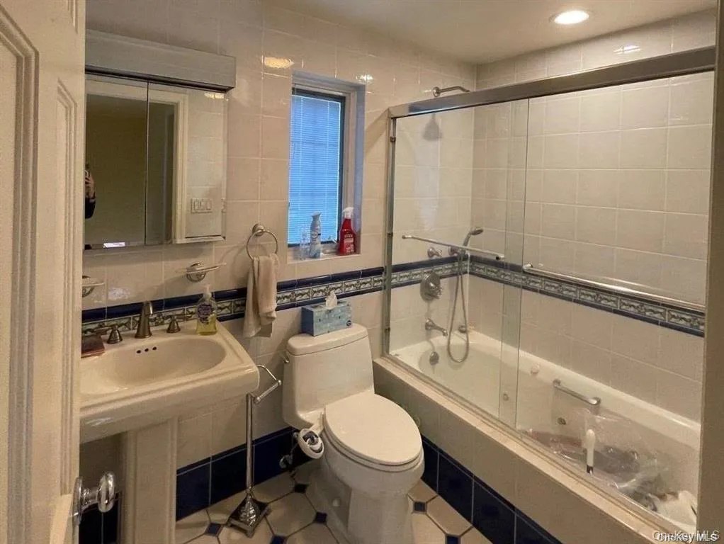 64 Old Pond Road, North Hempstead, NY, 3 Bedrooms Bedrooms, 7 Rooms Rooms,2 BathroomsBathrooms,Residential Lease,For Rent,Old Pond,0,983503 64 Old Pond Road, North Hempstead, NY, 3 Bedrooms Bedrooms, 7 Rooms Rooms,2 BathroomsBathrooms,Residential Lease,For Rent,Old Pond,0,983503