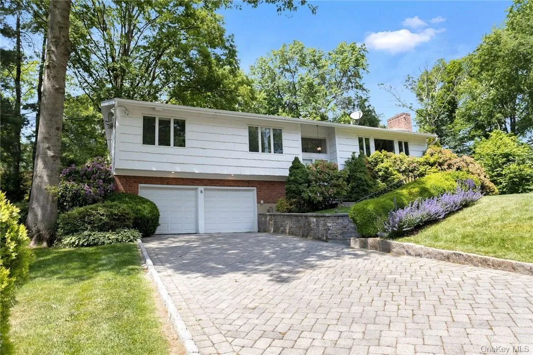 5 Deerhill Lane, Greenburgh, NY, 4 Bedrooms Bedrooms, 9 Rooms Rooms,3 BathroomsBathrooms,Residential Lease,For Rent,Deerhill,0,983504 5 Deerhill Lane, Greenburgh, NY, 4 Bedrooms Bedrooms, 9 Rooms Rooms,3 BathroomsBathrooms,Residential Lease,For Rent,Deerhill,0,983504