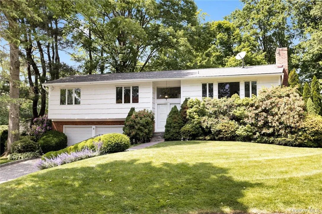 5 Deerhill Lane, Greenburgh, NY, 4 Bedrooms Bedrooms, 9 Rooms Rooms,3 BathroomsBathrooms,Residential Lease,For Rent,Deerhill,0,983504 5 Deerhill Lane, Greenburgh, NY, 4 Bedrooms Bedrooms, 9 Rooms Rooms,3 BathroomsBathrooms,Residential Lease,For Rent,Deerhill,0,983504