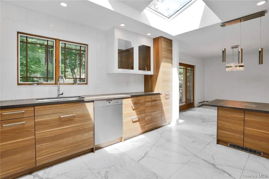 5 Deerhill Lane, Greenburgh, NY, 4 Bedrooms Bedrooms, 9 Rooms Rooms,3 BathroomsBathrooms,Residential Lease,For Rent,Deerhill,0,983504 5 Deerhill Lane, Greenburgh, NY, 4 Bedrooms Bedrooms, 9 Rooms Rooms,3 BathroomsBathrooms,Residential Lease,For Rent,Deerhill,0,983504